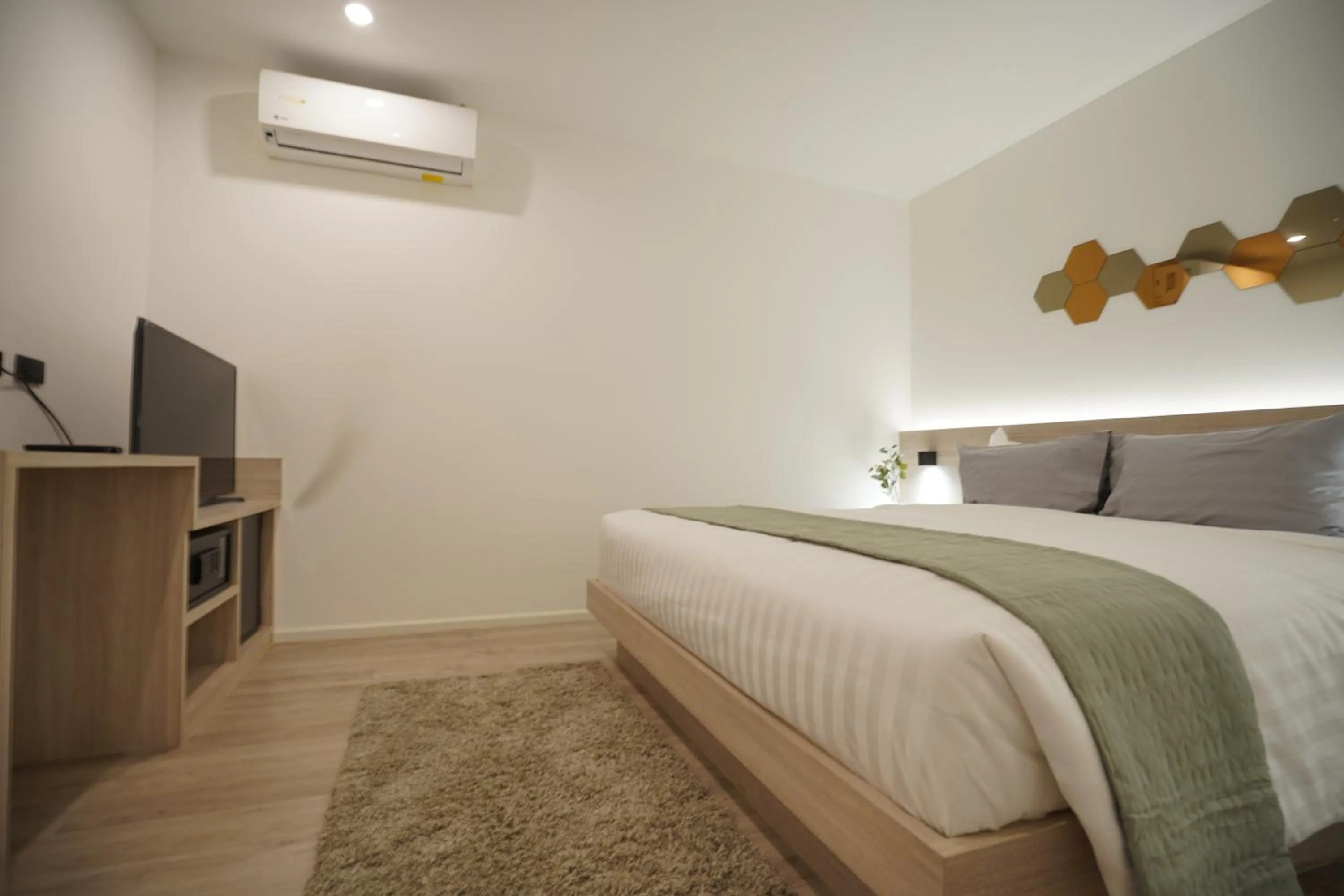 Bed in E11 Hotel - BTS Punnawithi