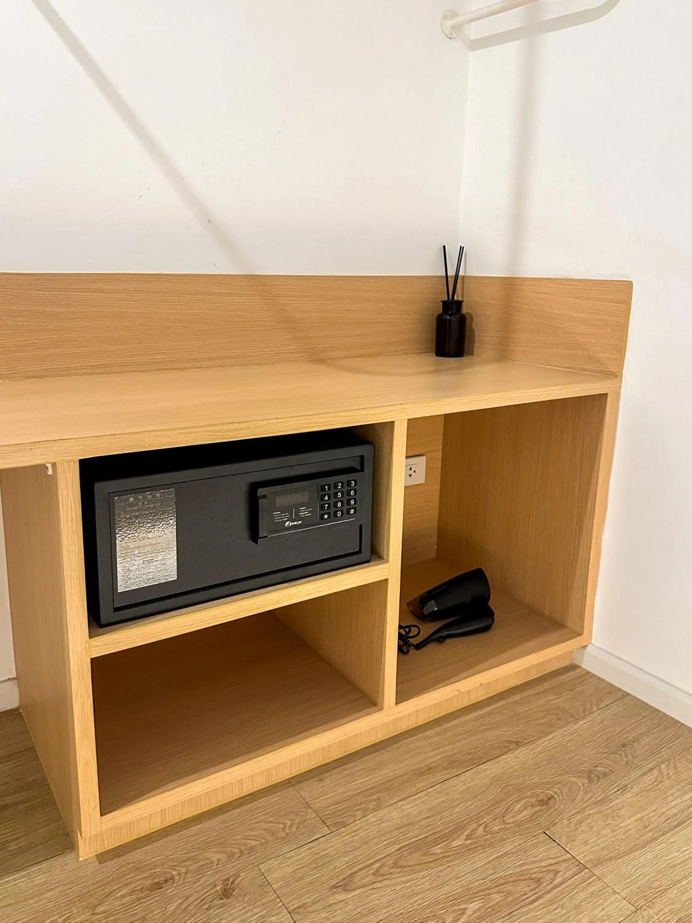 safe in E11 Hotel - BTS Punnawithi