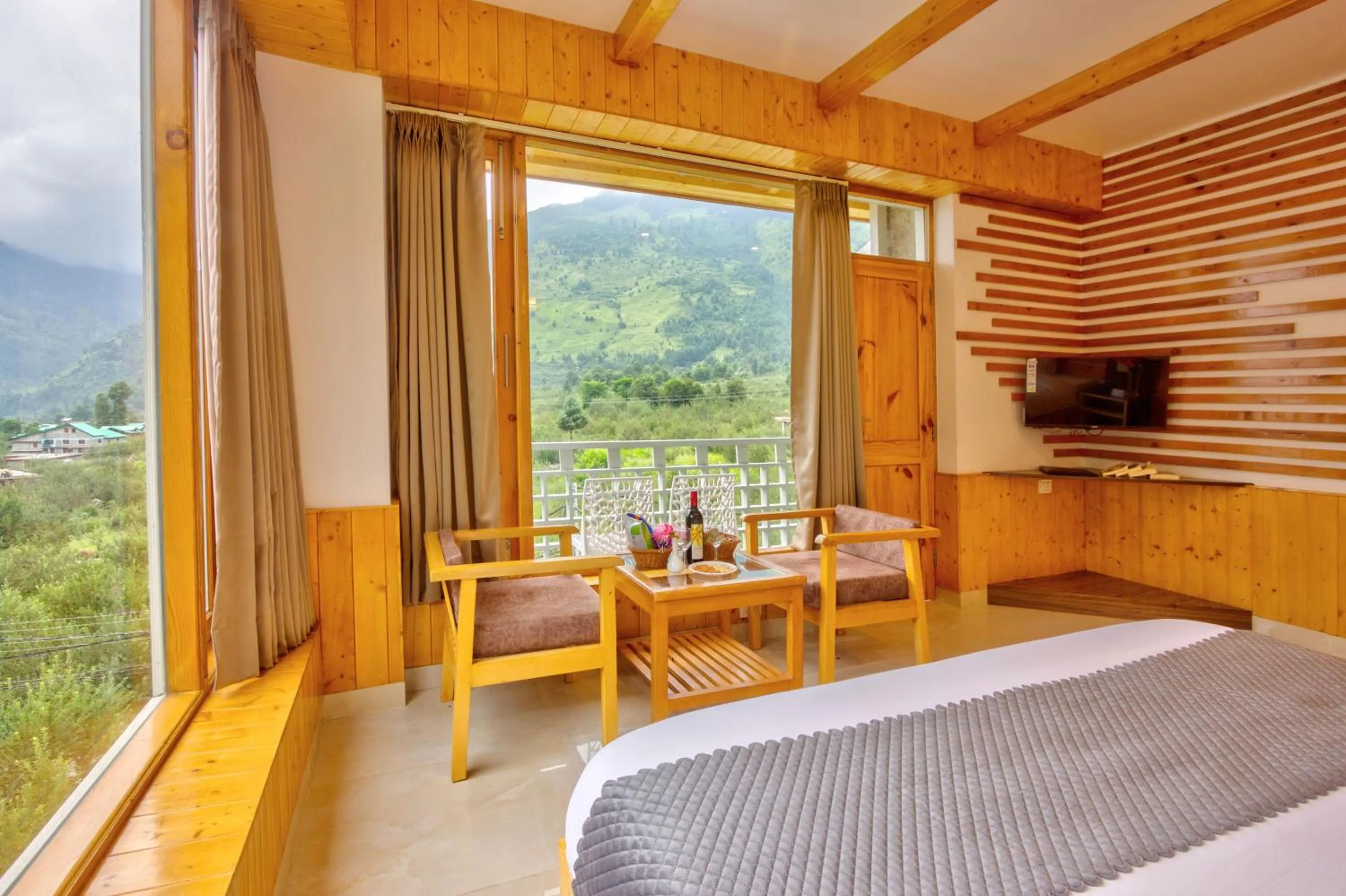 View (from property/room), Bed in La Aero Resort Home in Snow Mountains