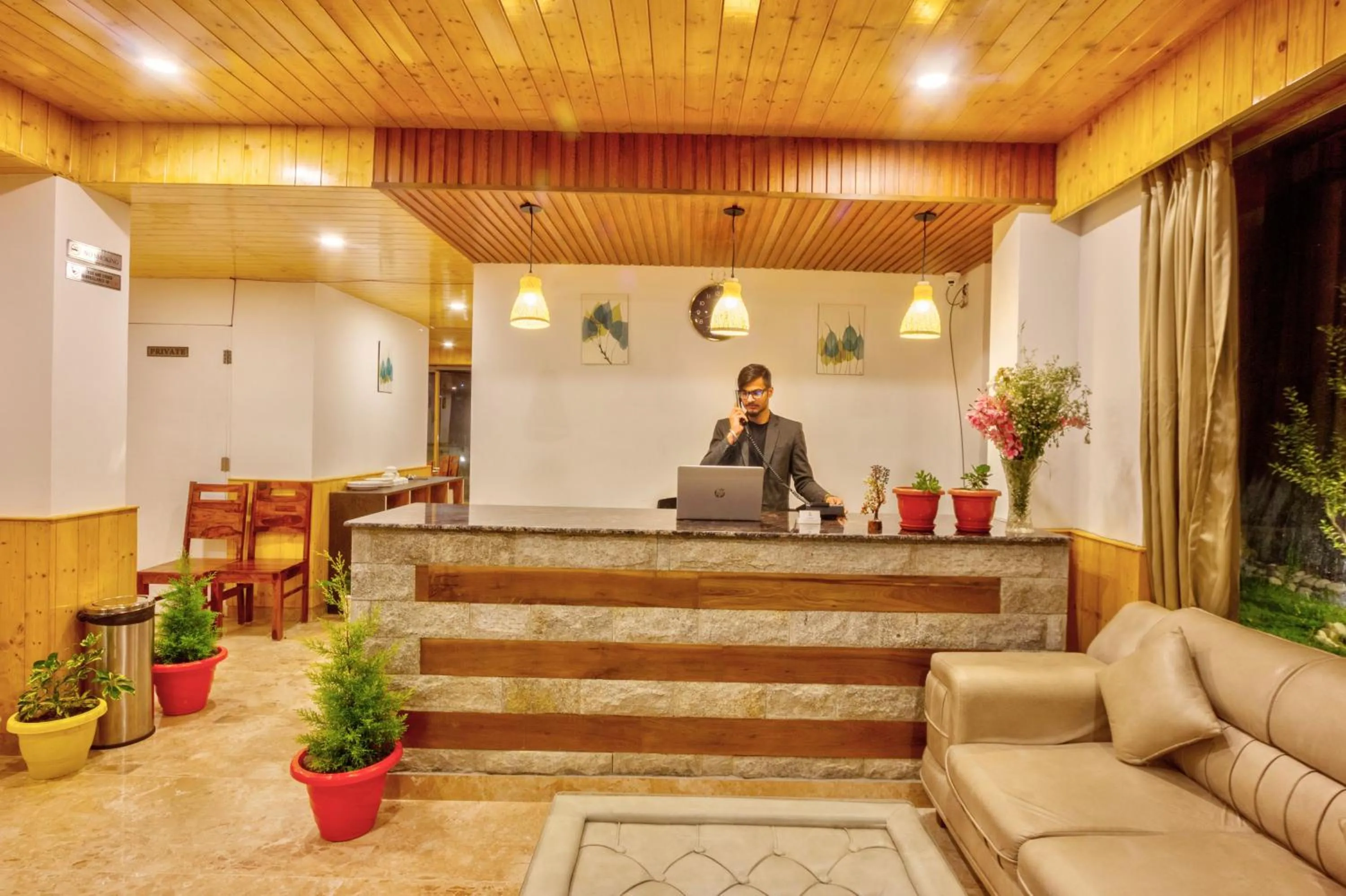 Seating area in La Aero Resort Home in Snow Mountains