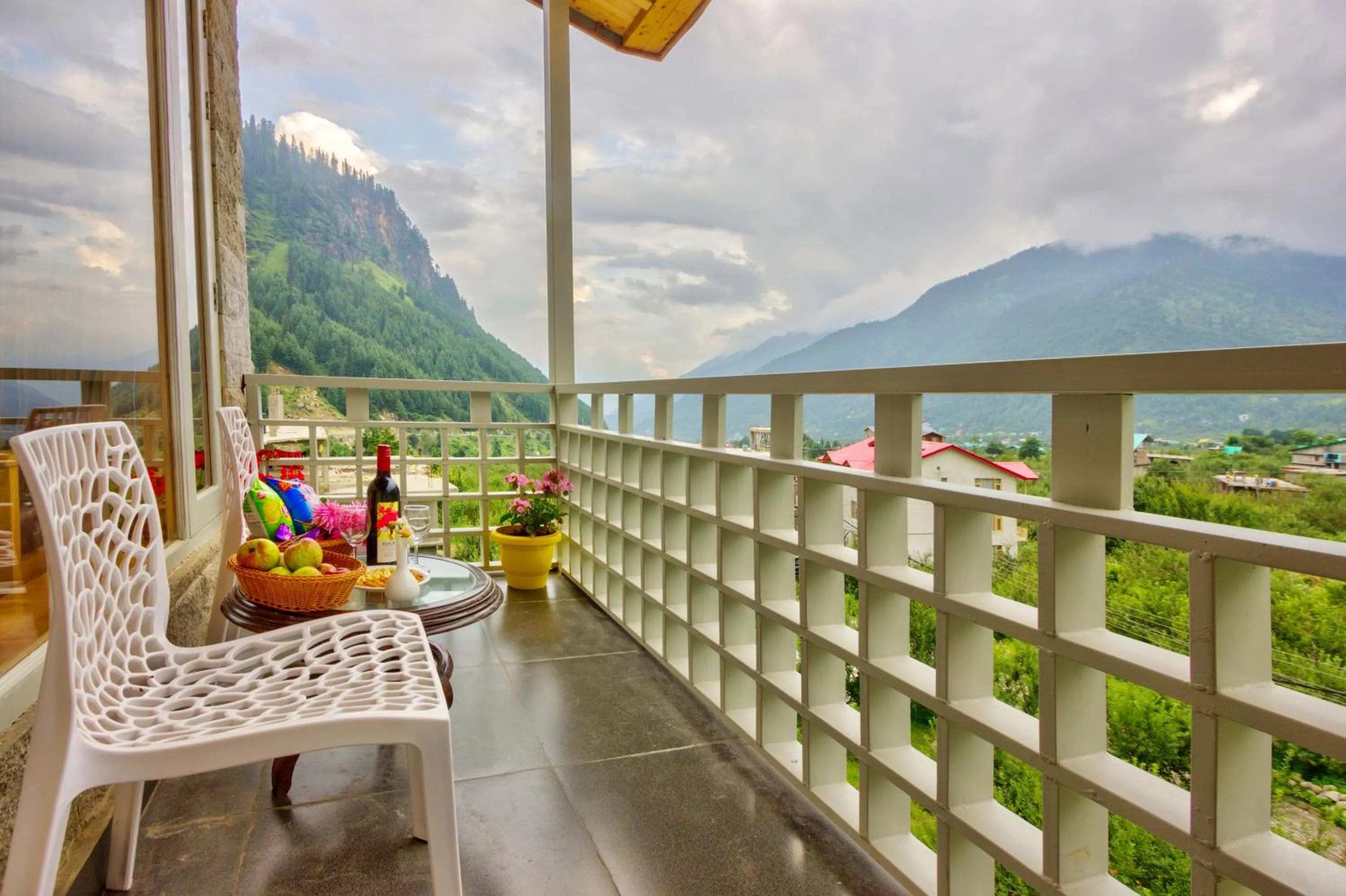 Spring in La Aero Resort Home in Snow Mountains