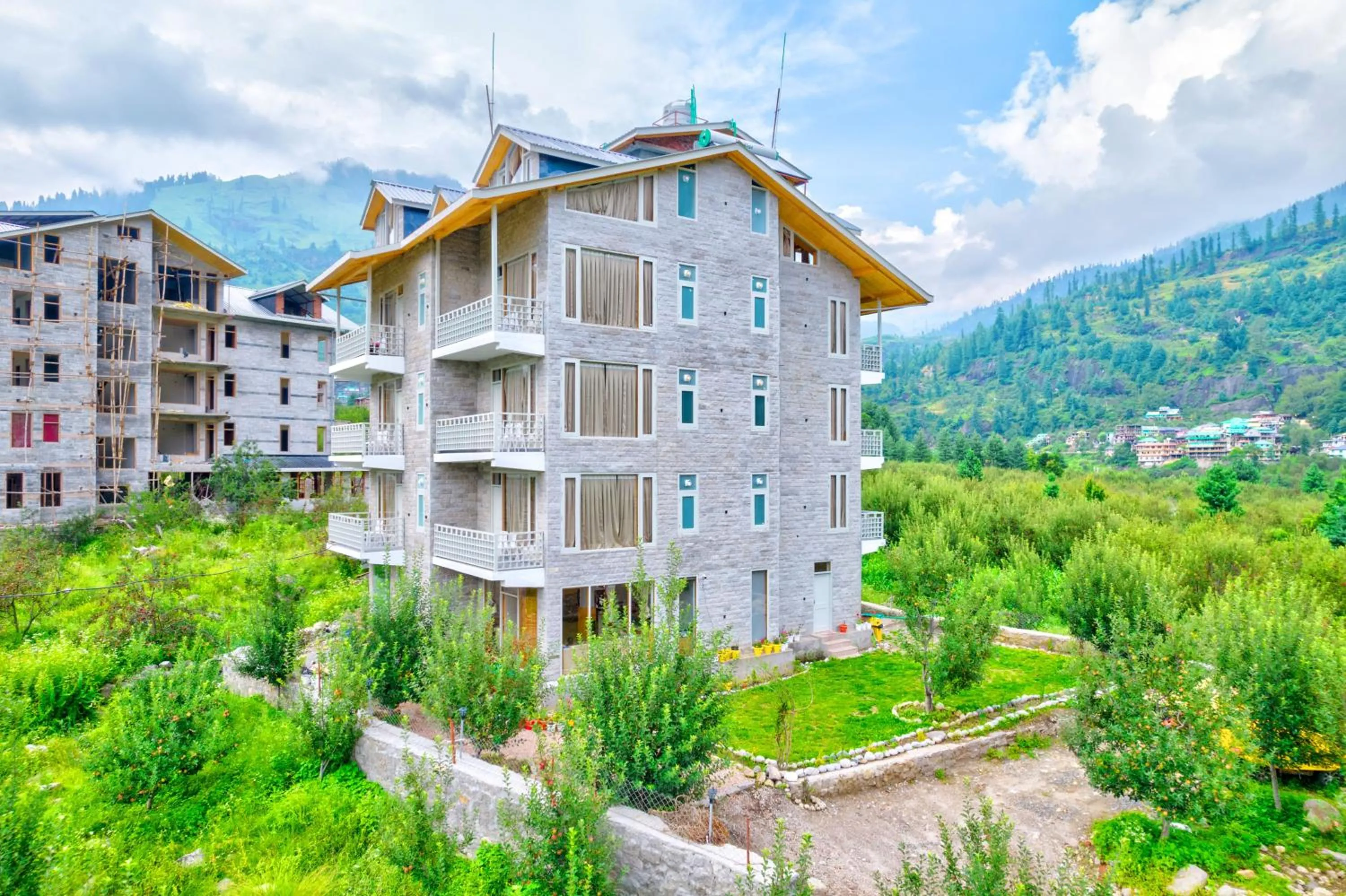 Property building in La Aero Resort Home in Snow Mountains