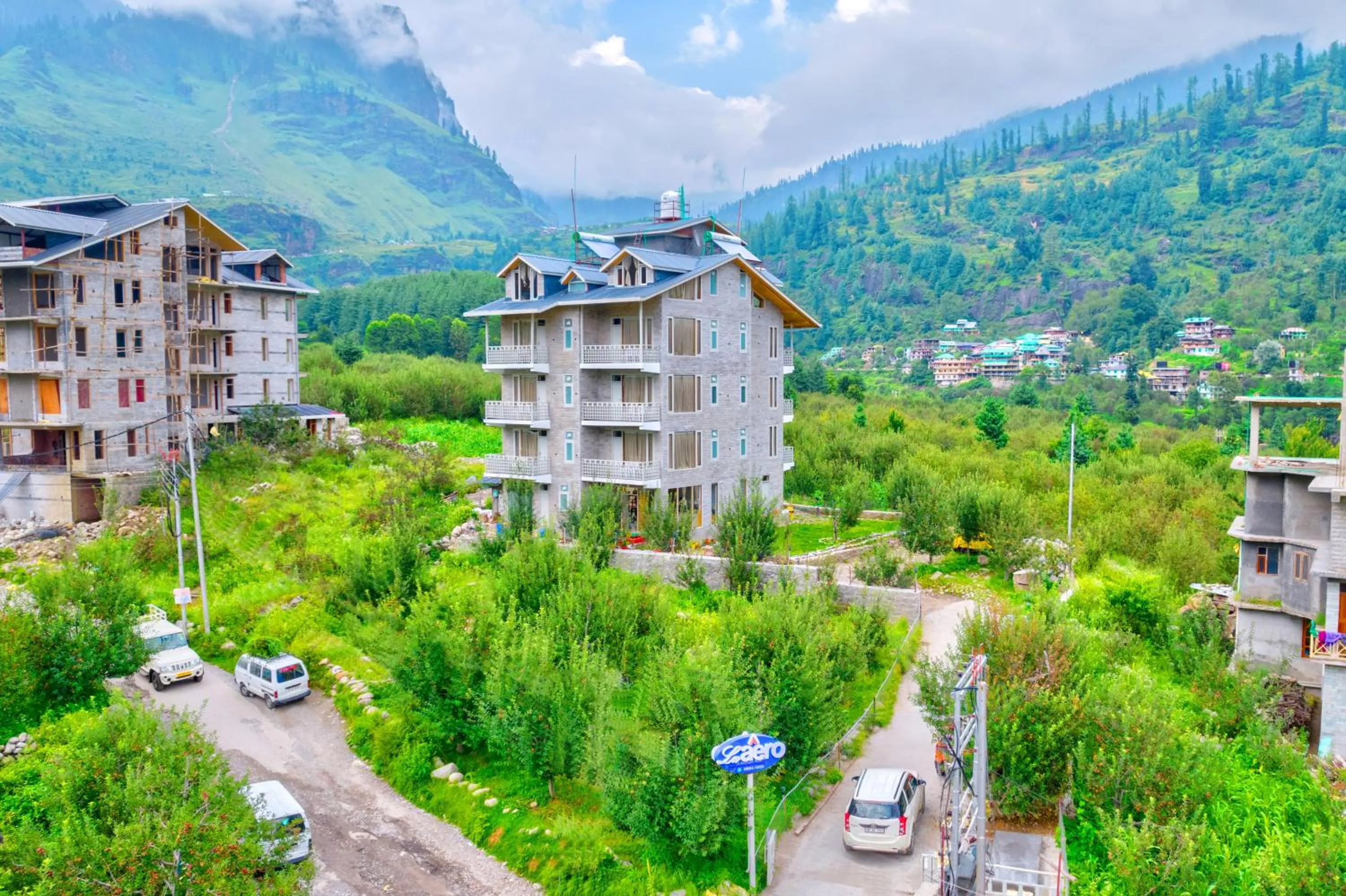 Day in La Aero Resort Home in Snow Mountains
