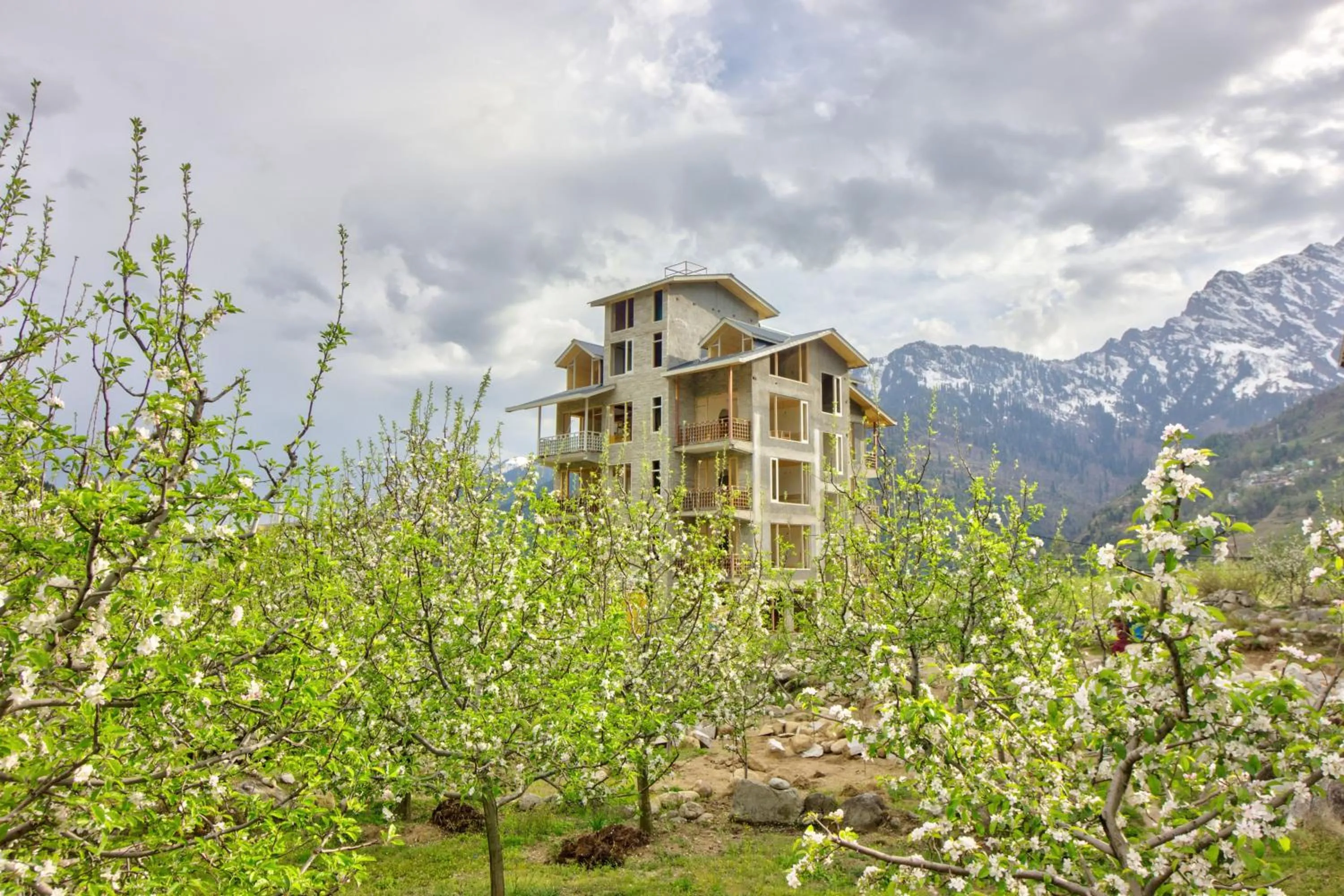 Property building in La Aero Resort Home in Snow Mountains