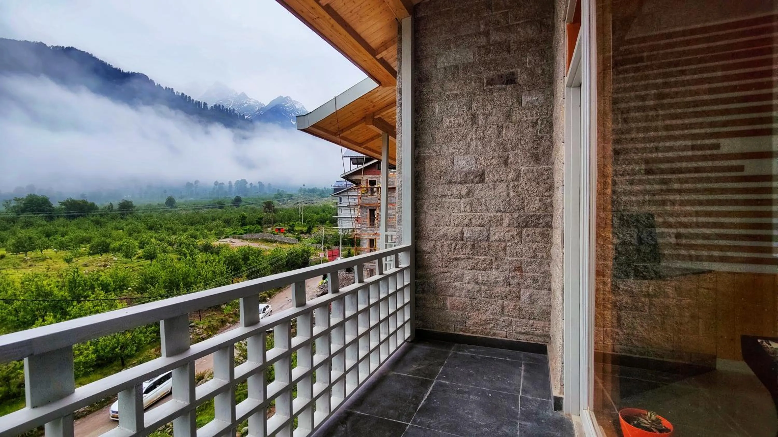 Property building in La Aero Resort Home in Snow Mountains