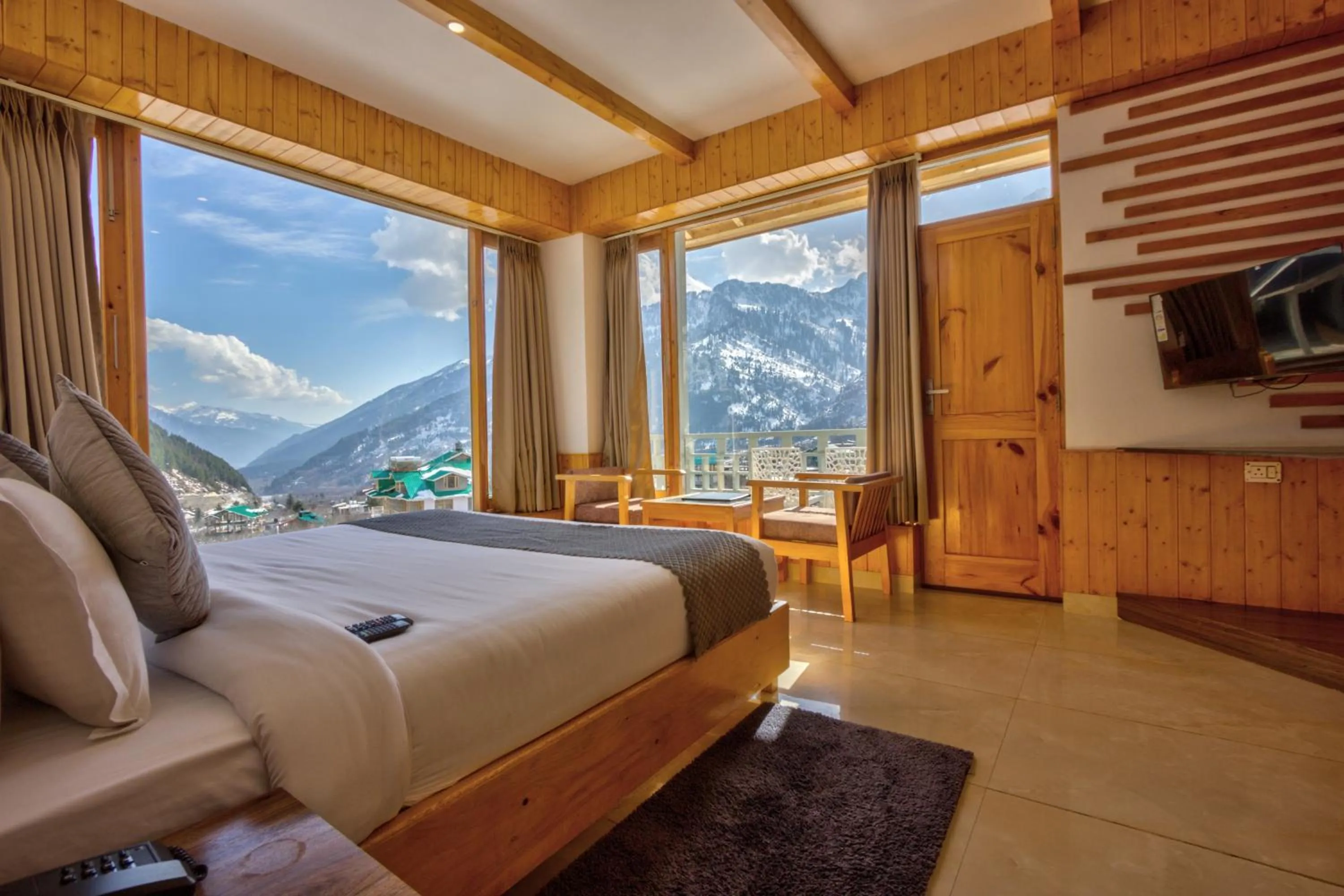 Bed in La Aero Resort Home in Snow Mountains