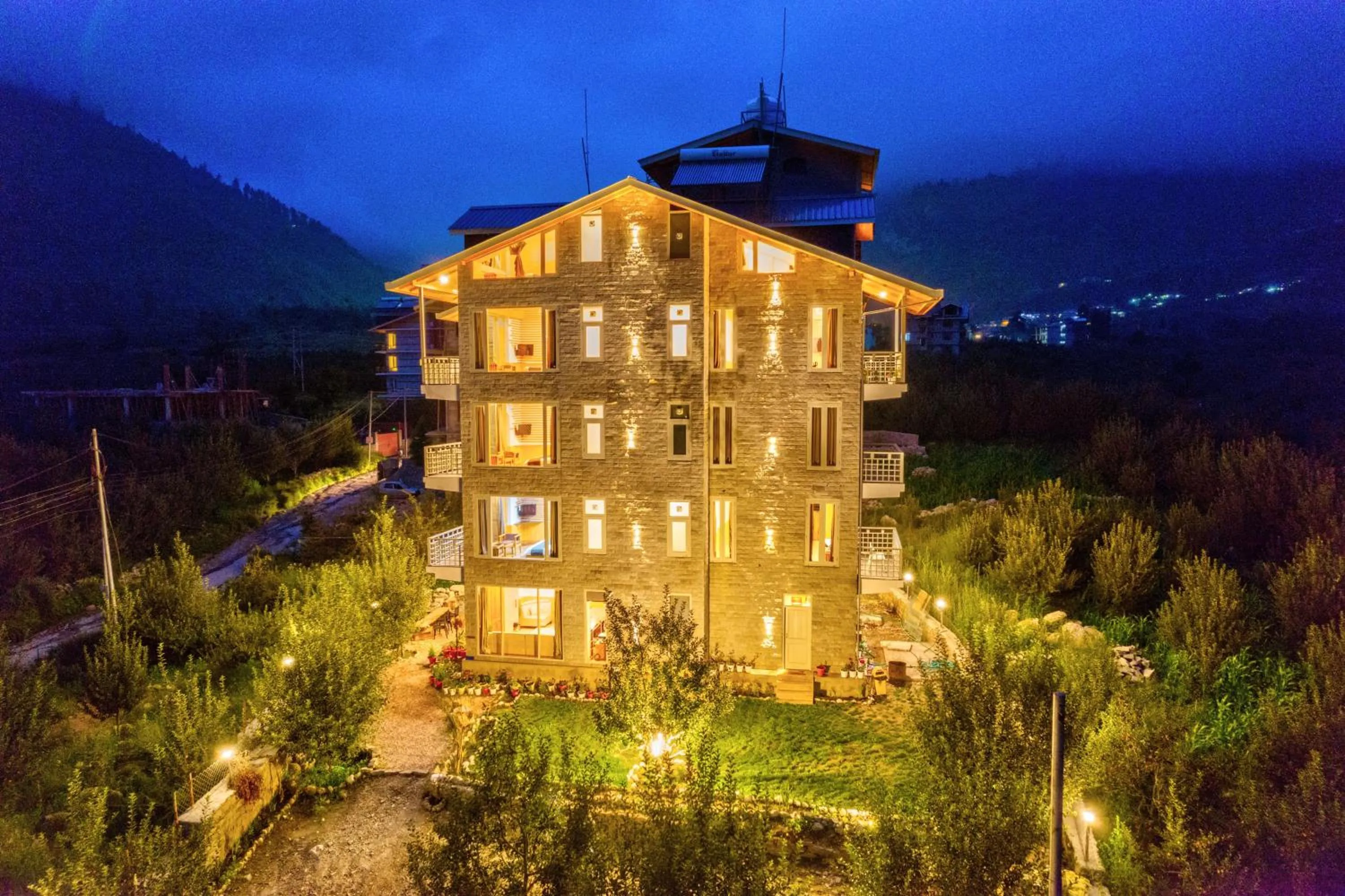 Property building in La Aero Resort Home in Snow Mountains