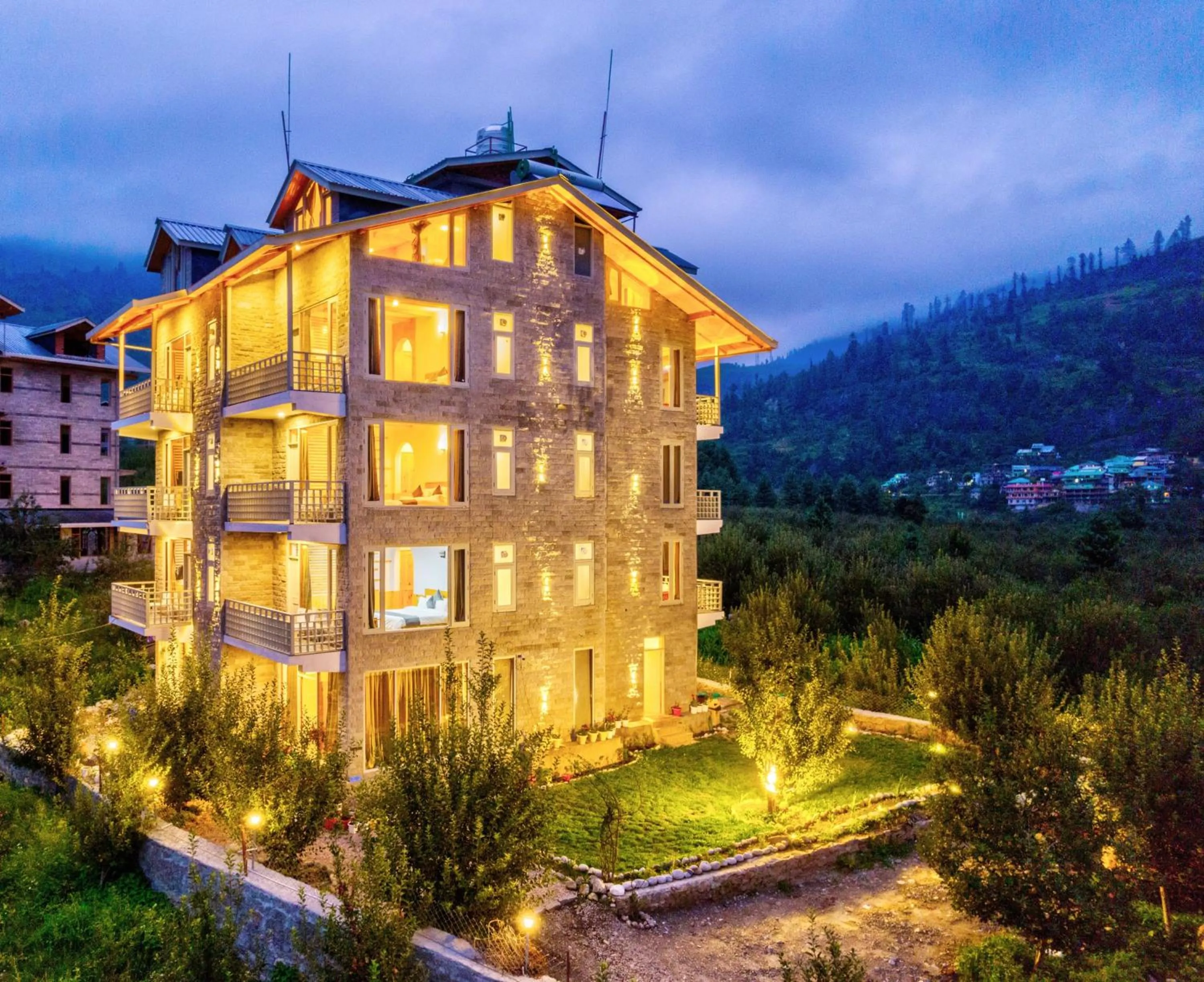 Property building in La Aero Resort Home in Snow Mountains