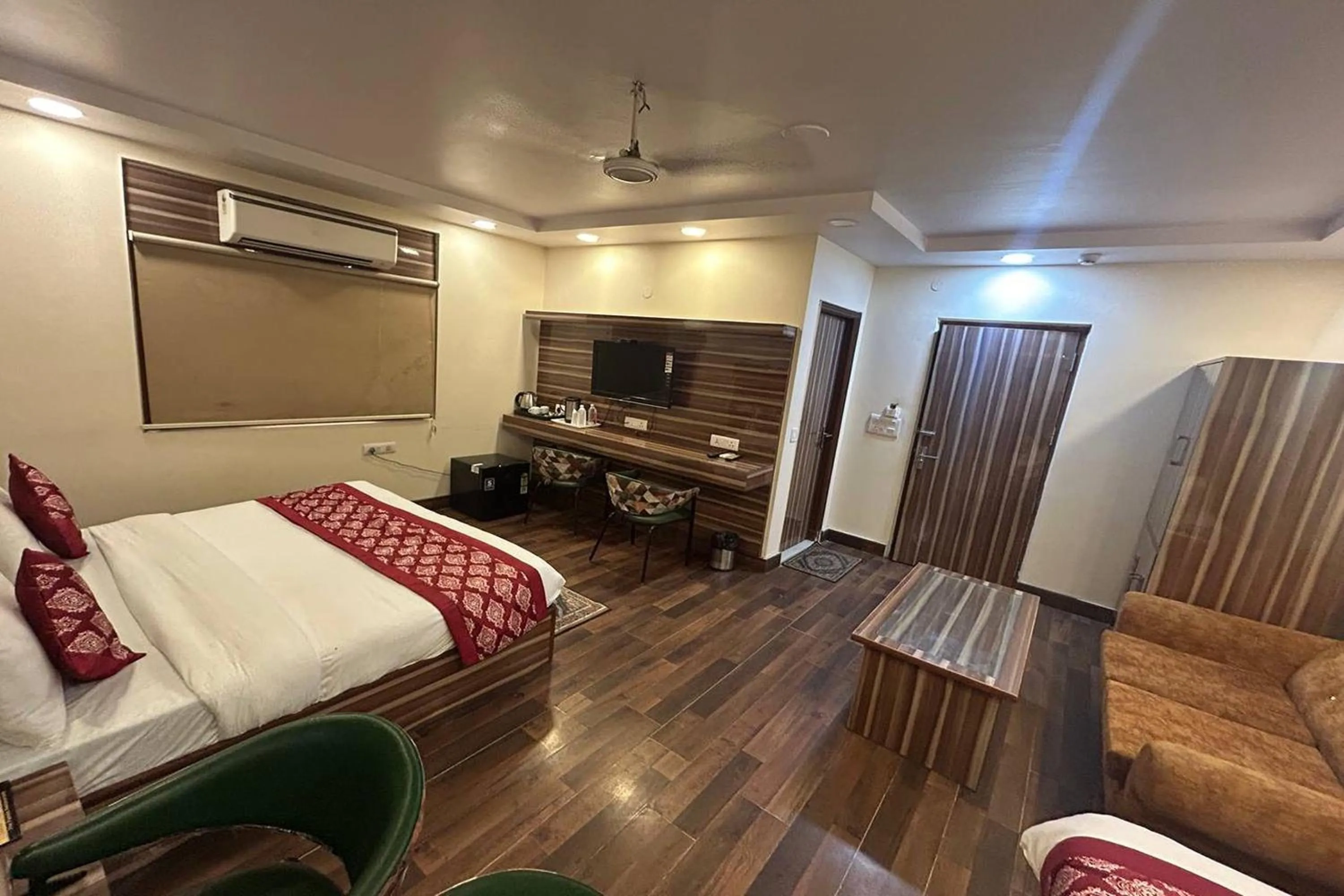 Bed in HOTEL SINGH CONTINETAL