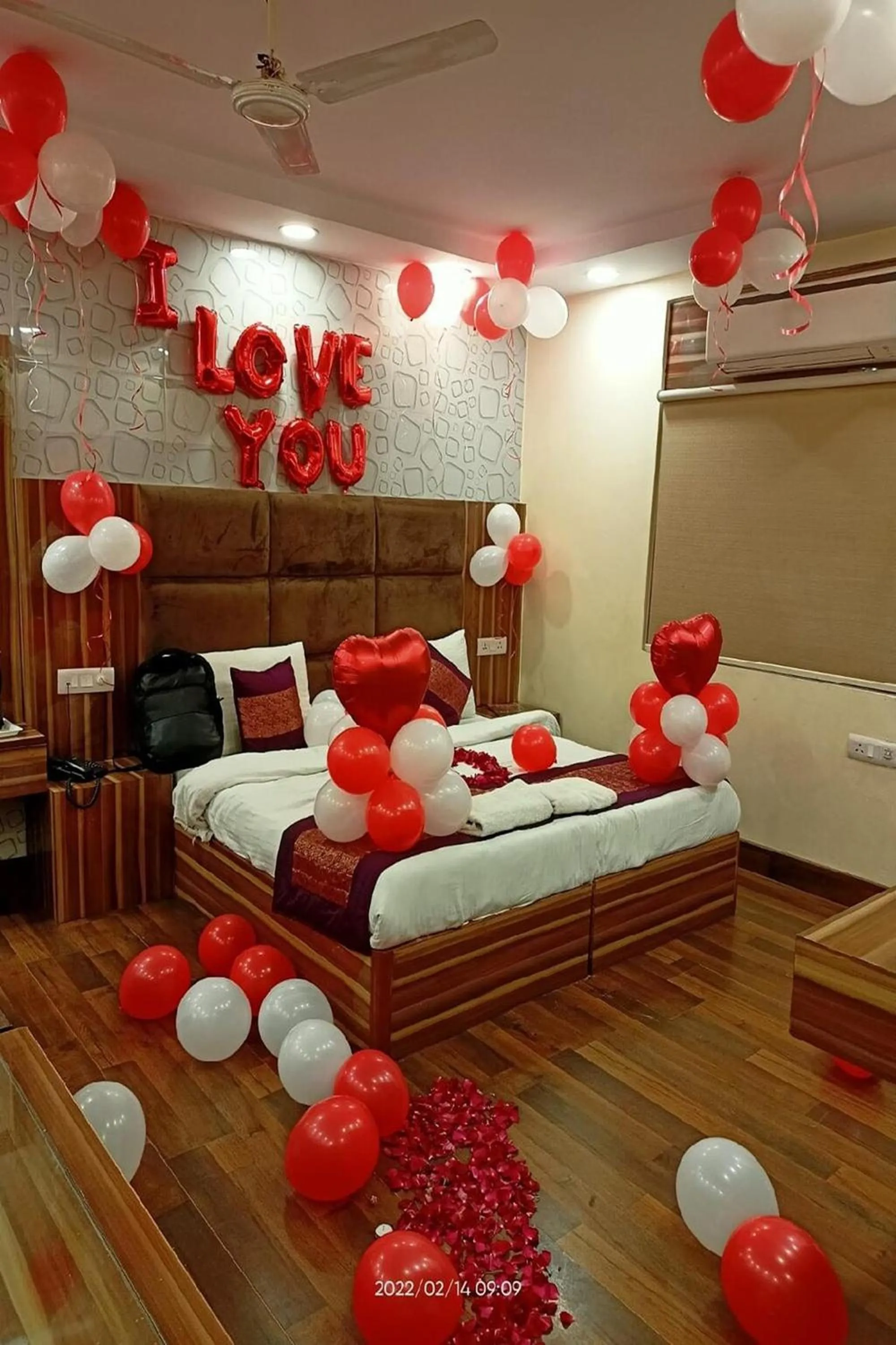 Bed in HOTEL SINGH CONTINETAL