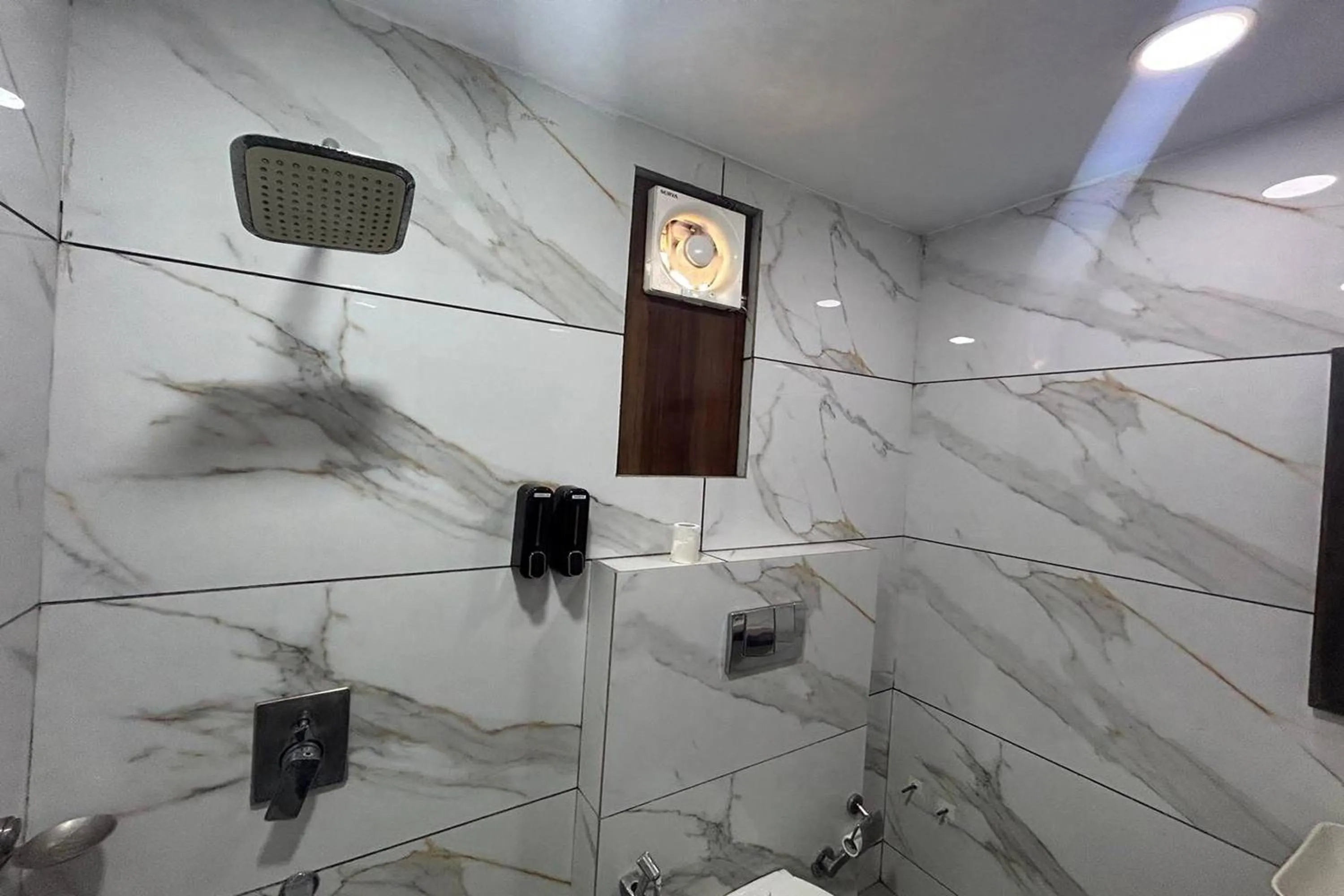 Shower in HOTEL SINGH CONTINETAL