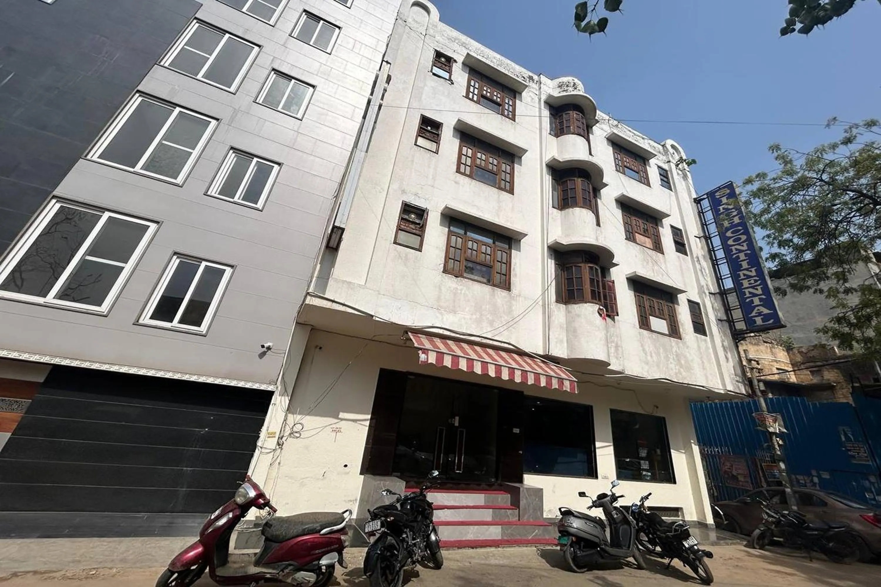 Property building in HOTEL SINGH CONTINETAL