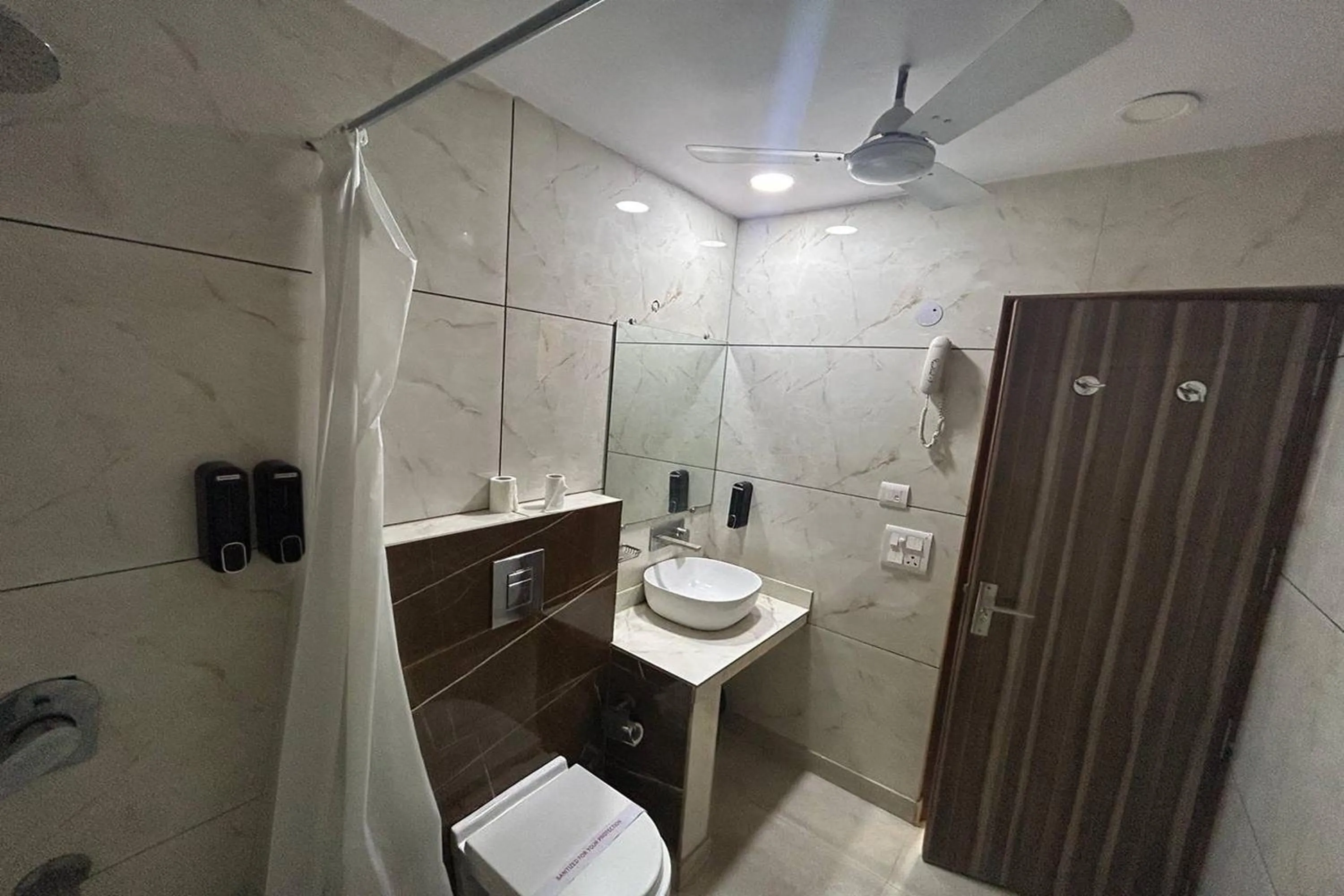 Shower in HOTEL SINGH CONTINETAL