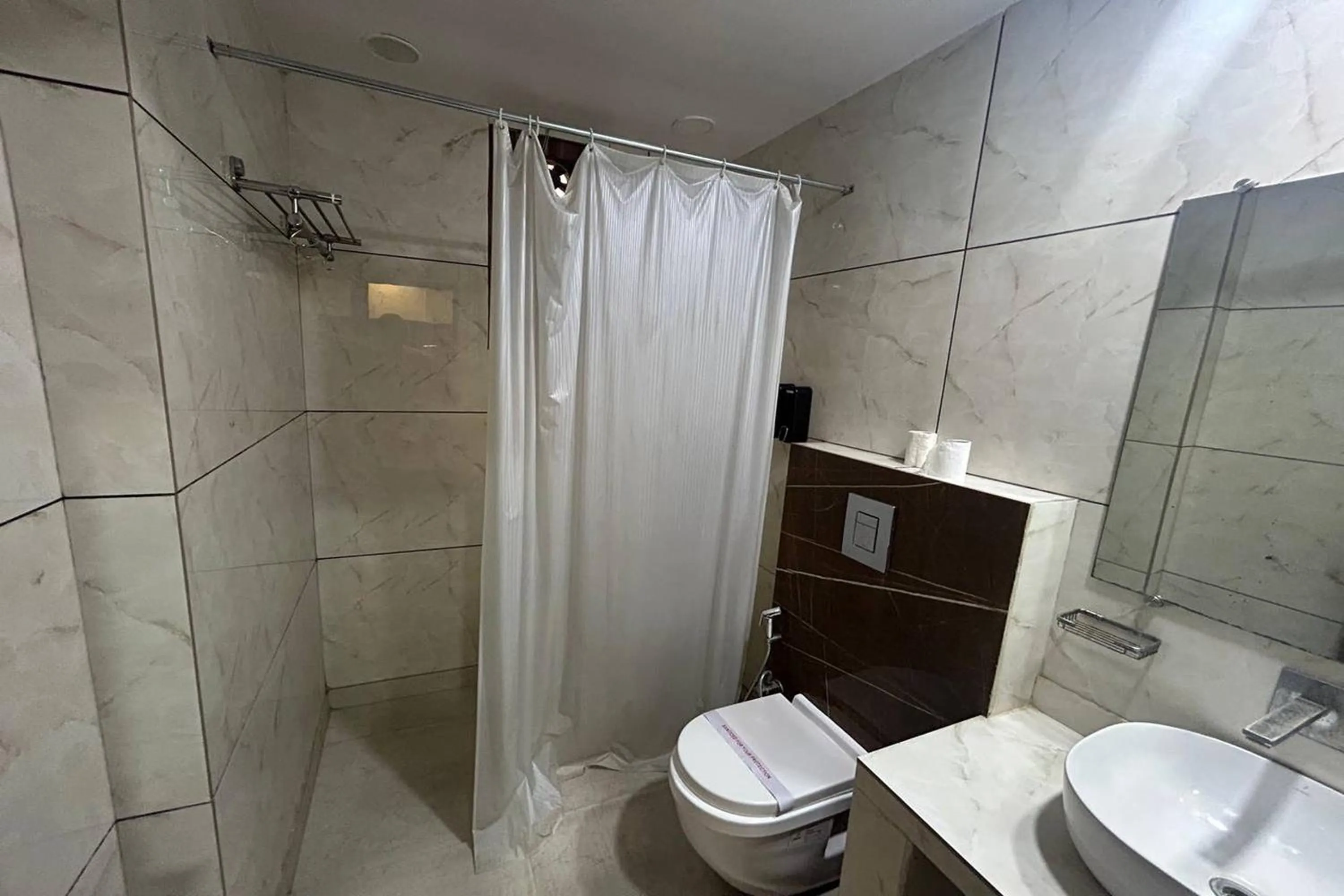 Shower in HOTEL SINGH CONTINETAL