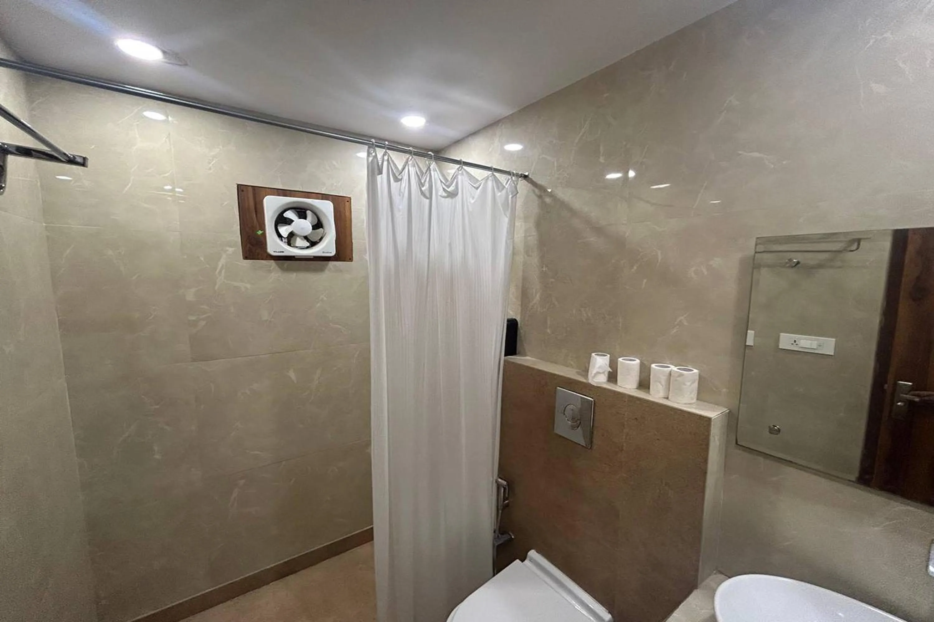 Shower in HOTEL SINGH CONTINETAL