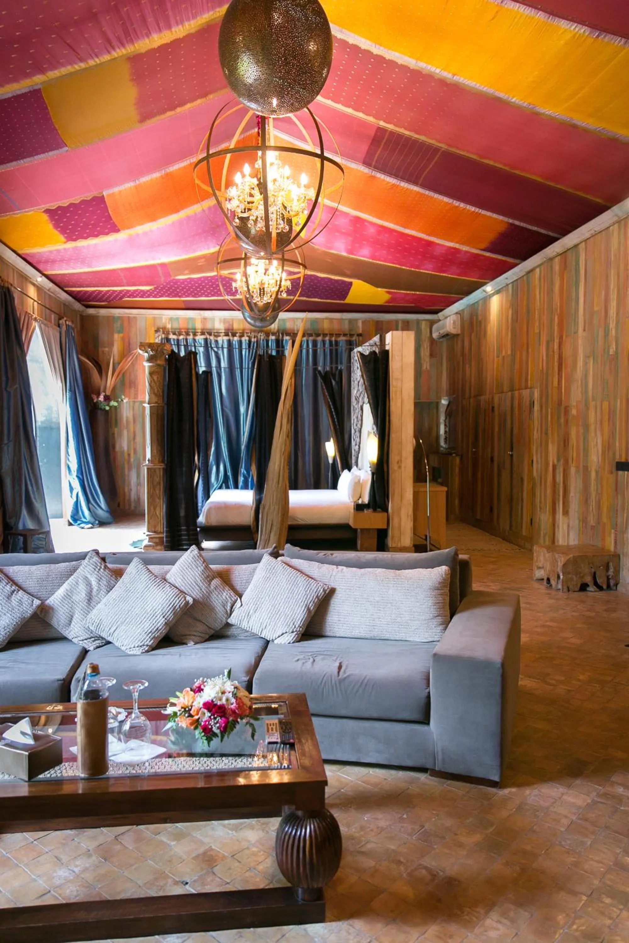 Photo of the whole room in Lodge K