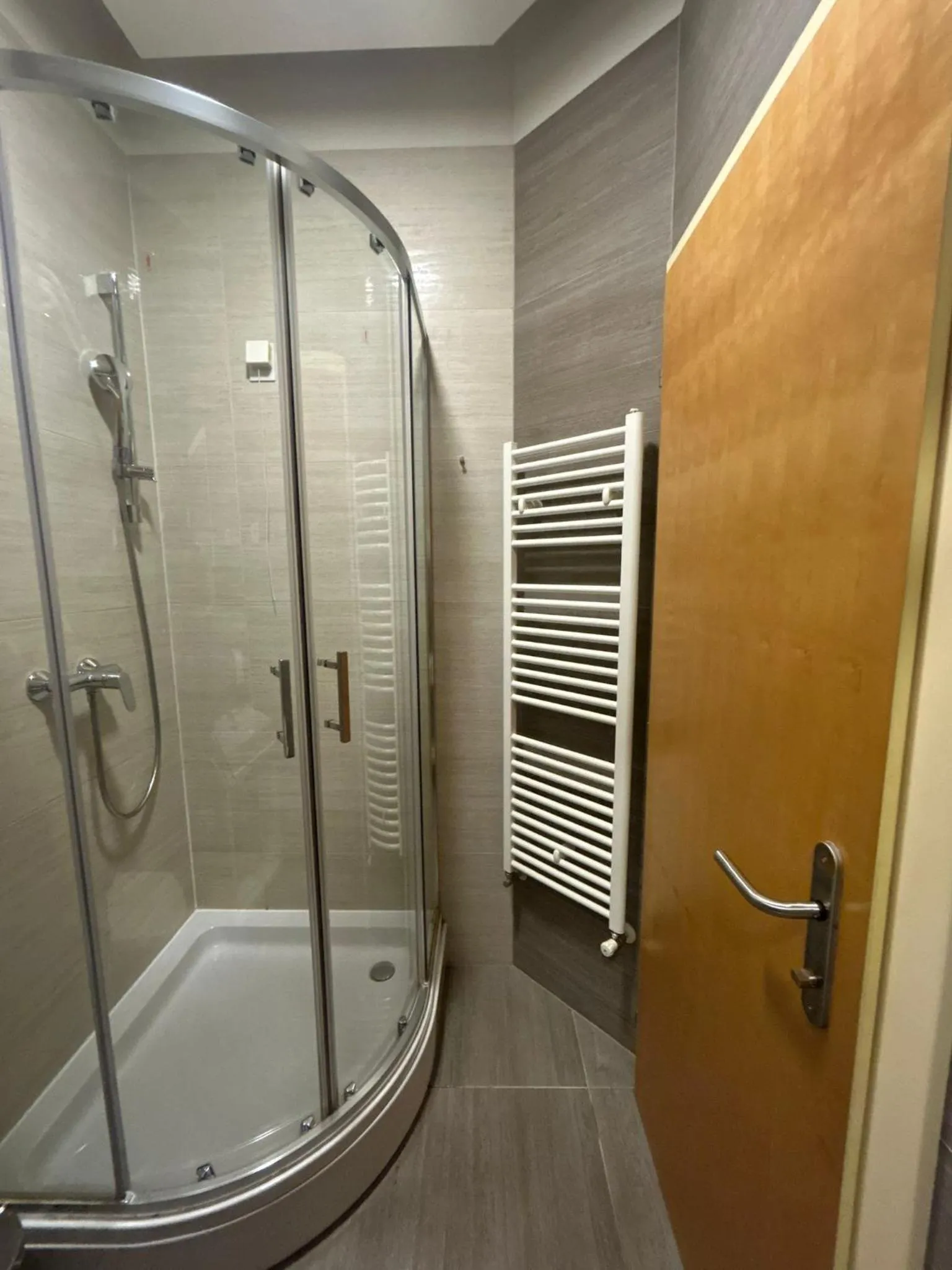 Shower in Hotel Gallus