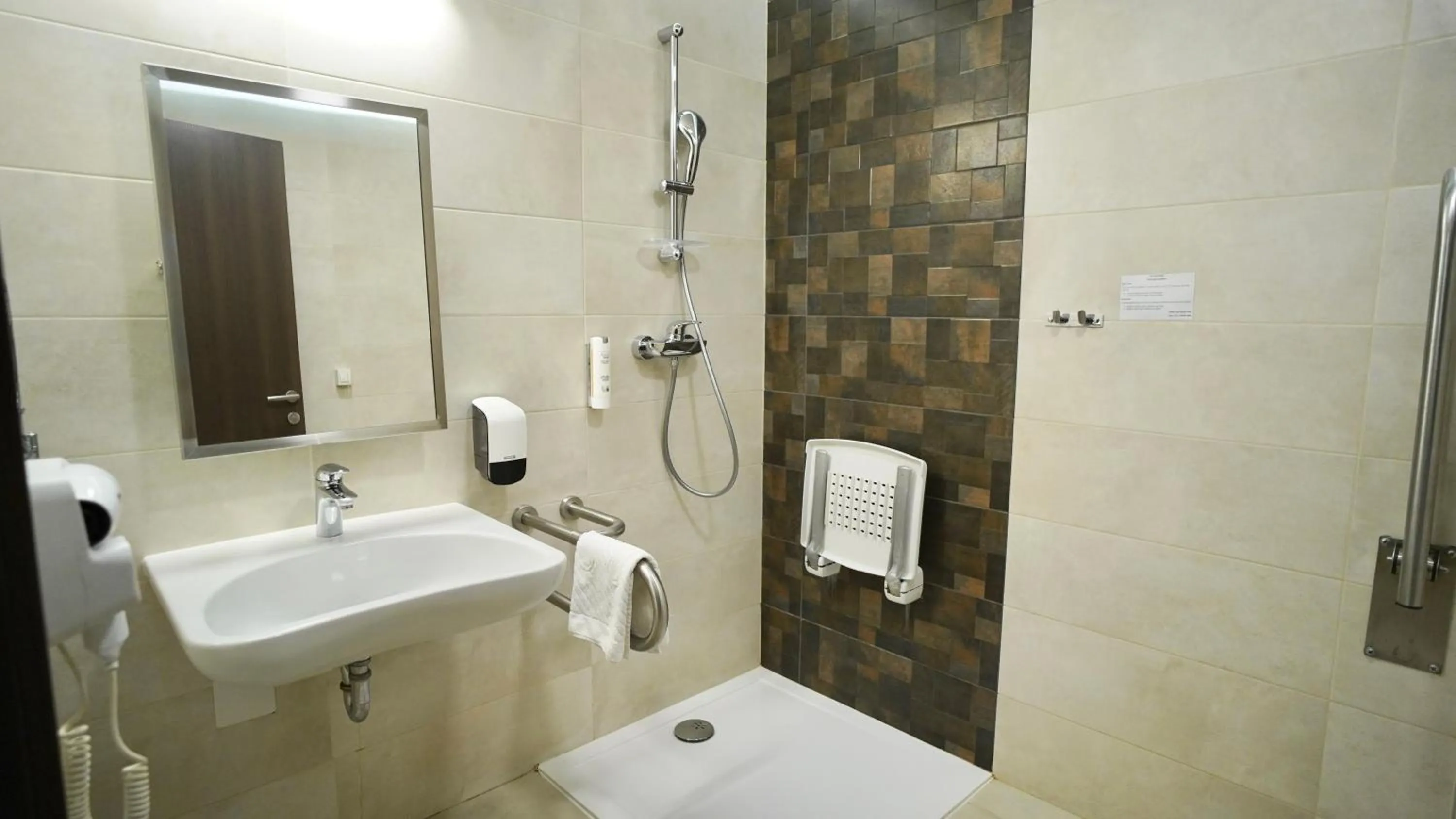 Shower in Hotel Gallus