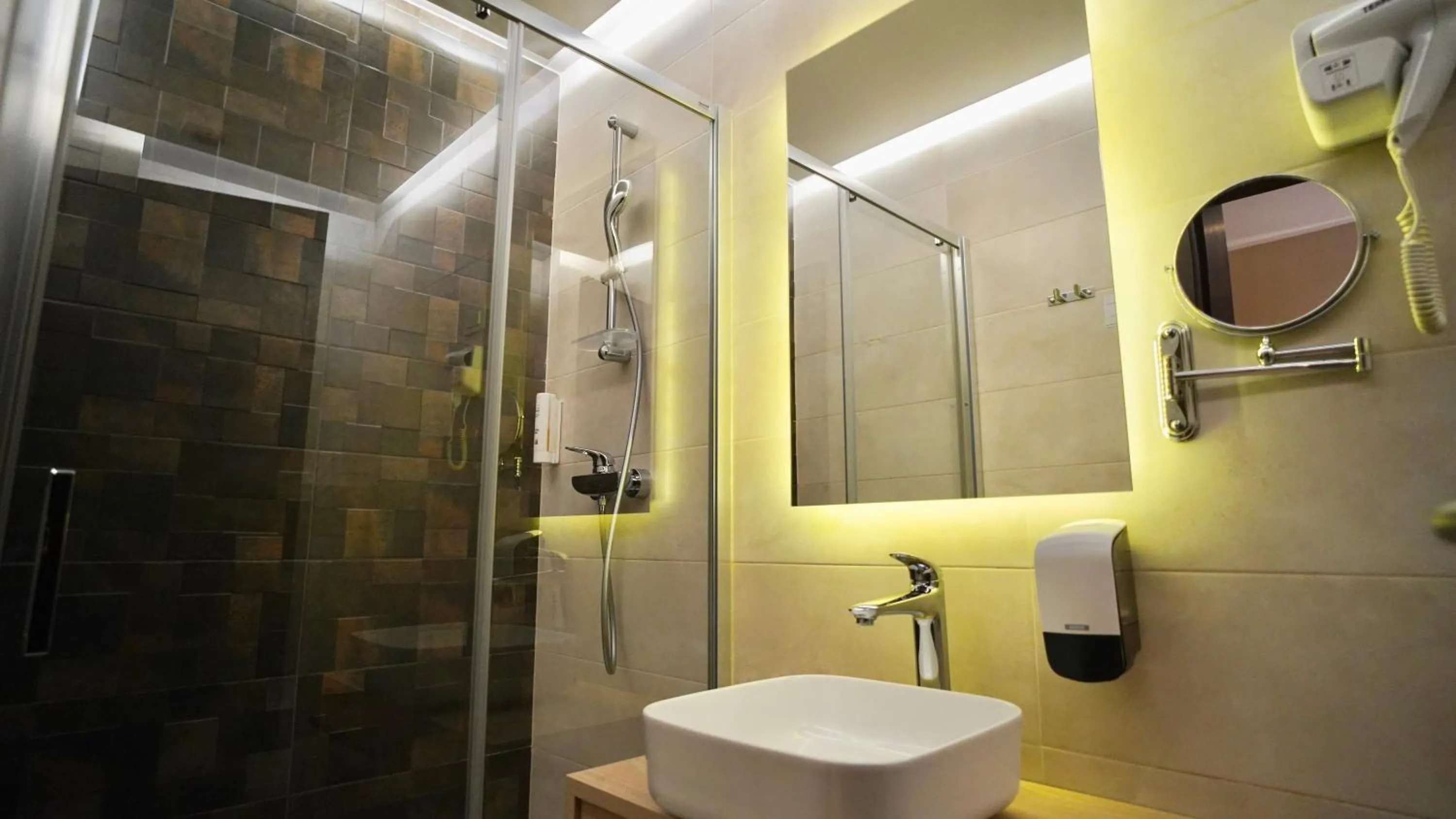 Shower in Hotel Gallus