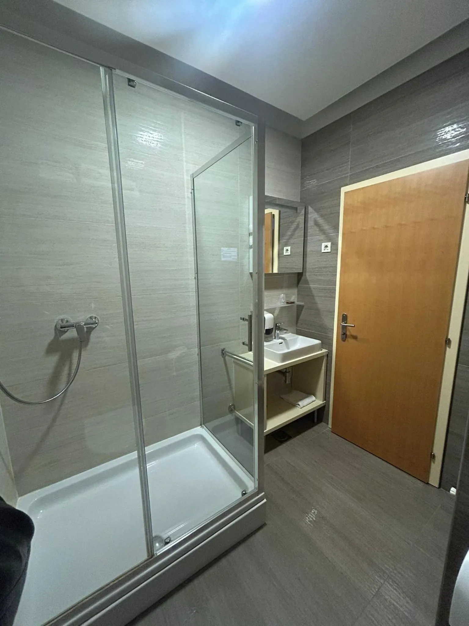 Shower in Hotel Gallus