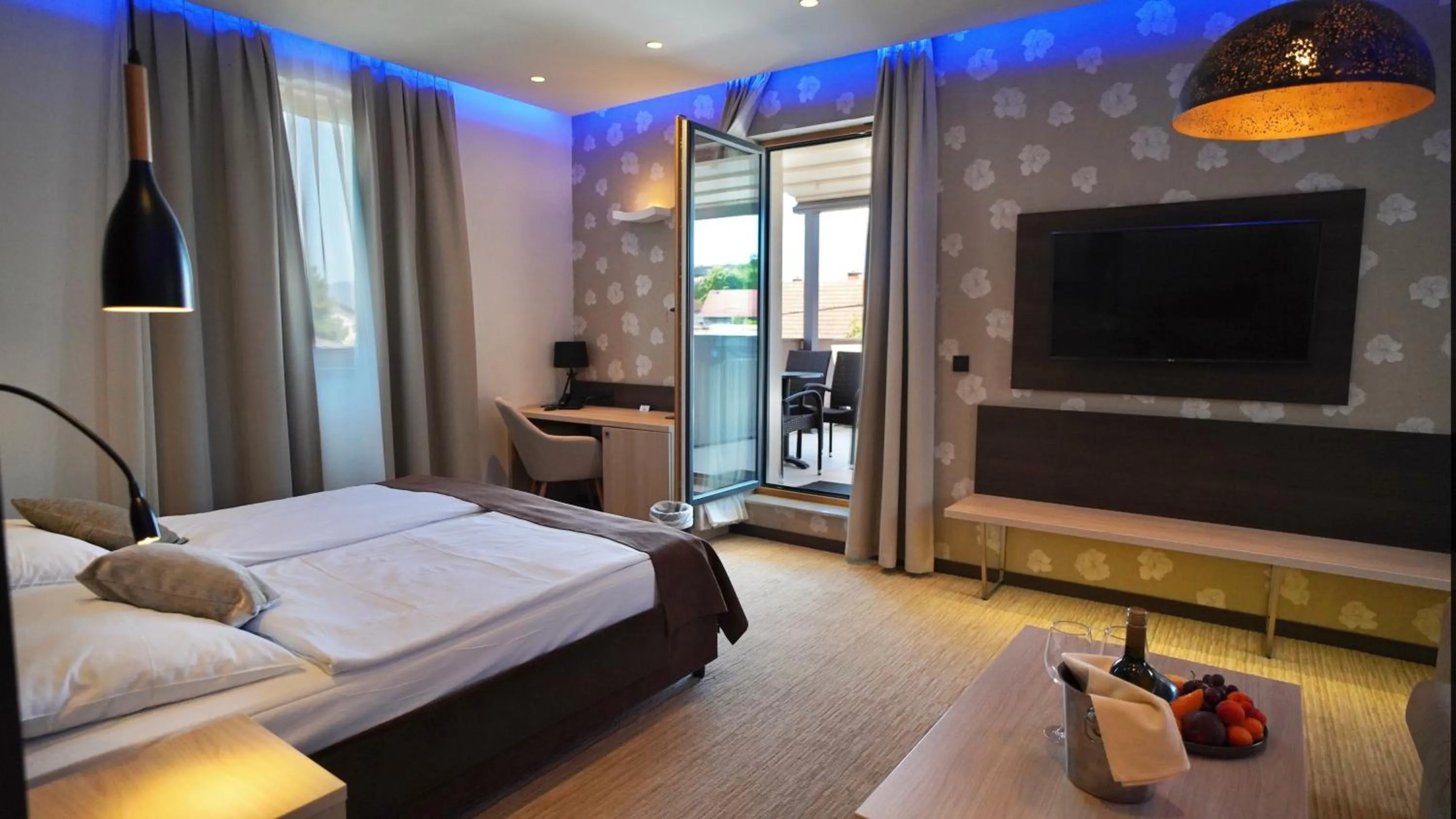 Photo of the whole room, Bed in Hotel Gallus