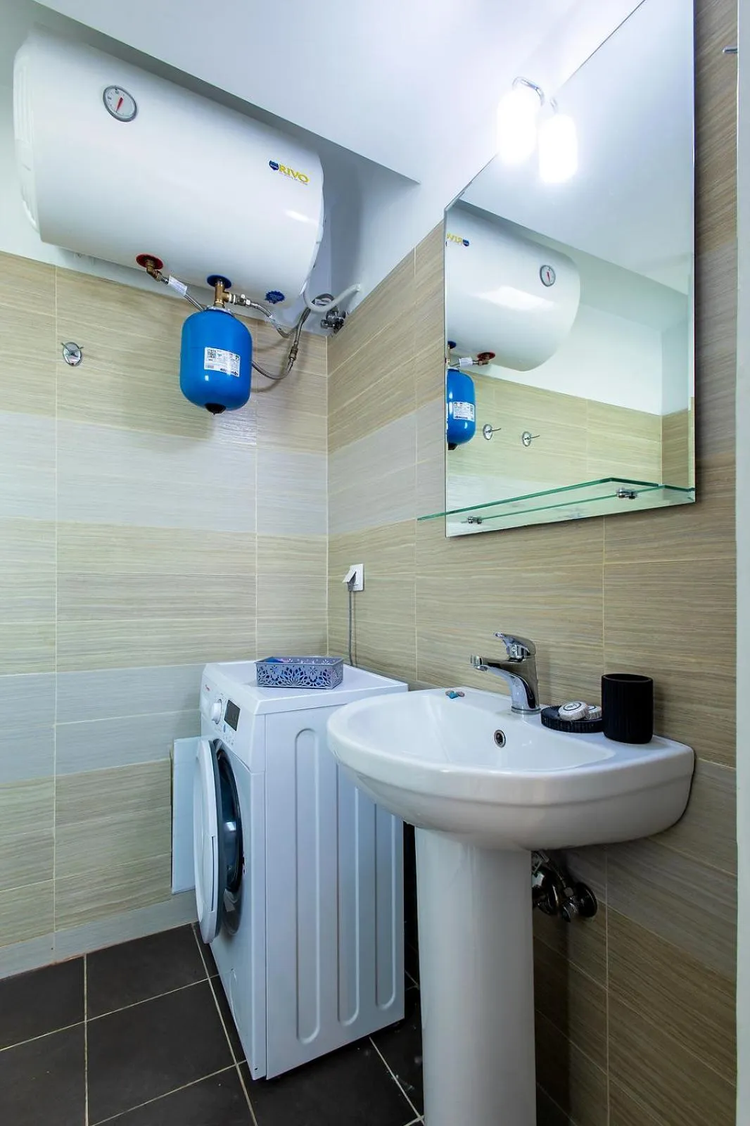 Bathroom in Aris123 by Smart Cozy Suites - Apartments in the heart of Athens - 5 minutes from metro - Available 24hr