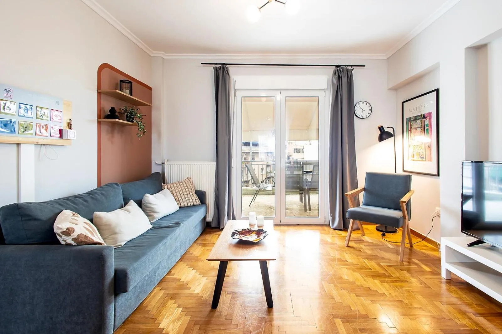 Communal lounge/ TV room in Aris123 by Smart Cozy Suites - Apartments in the heart of Athens - 5 minutes from metro - Available 24hr