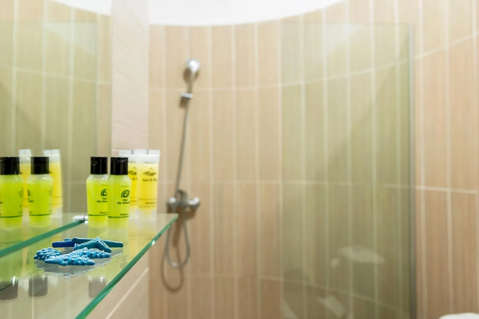 Shower in Aris123 by Smart Cozy Suites - Apartments in the heart of Athens - 5 minutes from metro - Available 24hr