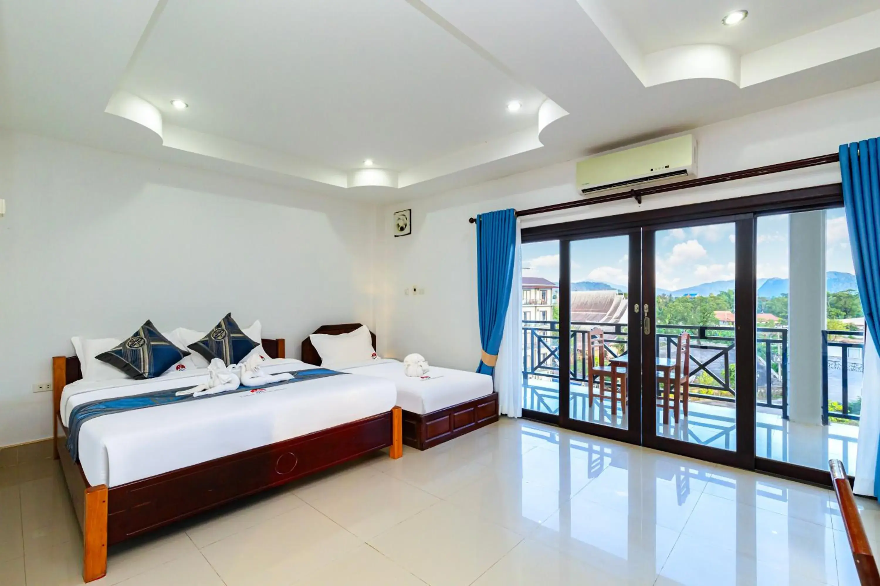 Deluxe Family Room - single occupancy in Lisha The Grand Riverside Hotel Deluxe Family Room - single occupancy in Lisha The Grand Riverside Hotel