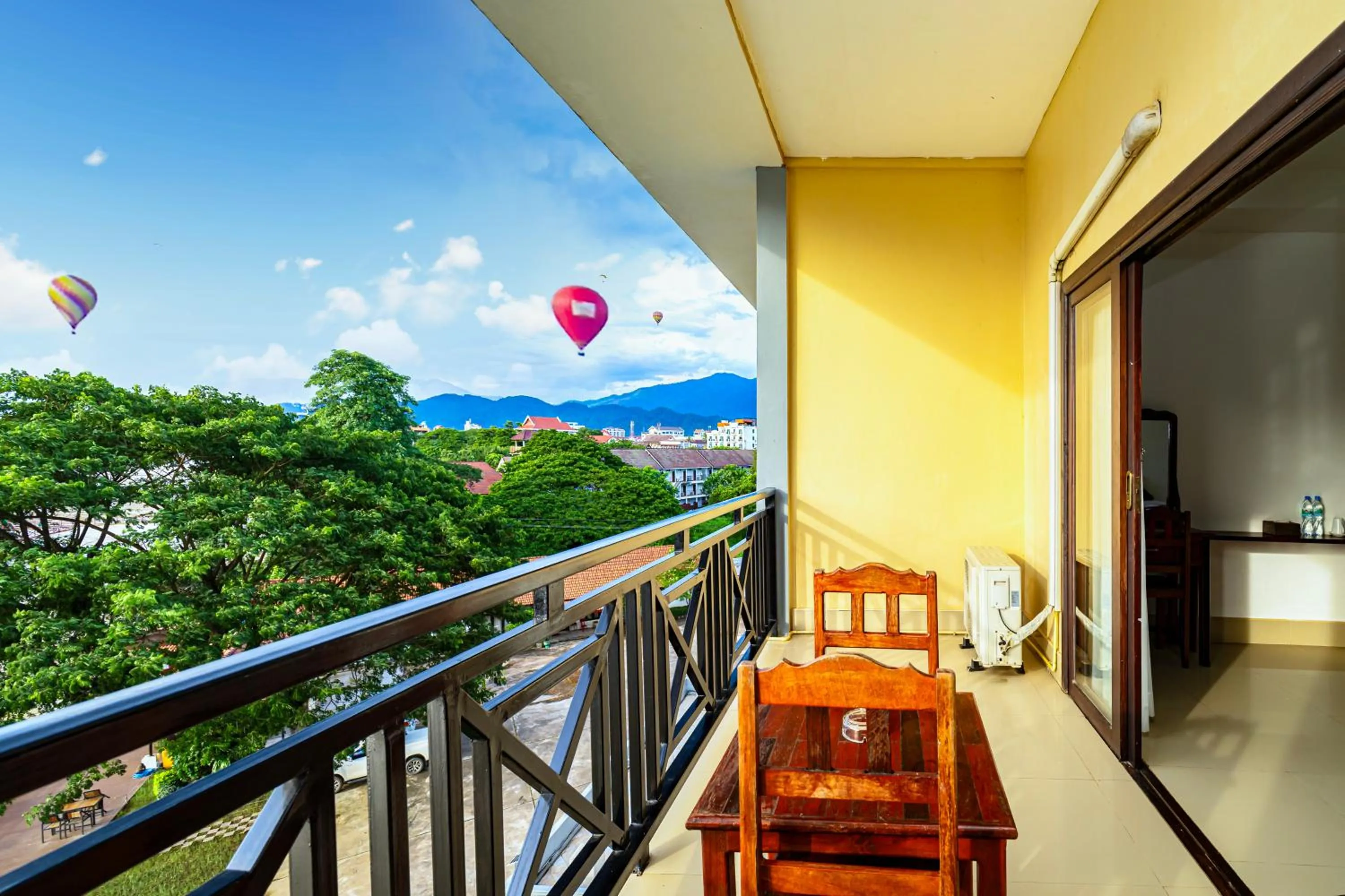 Balcony/Terrace in Lisha The Grand Riverside Hotel