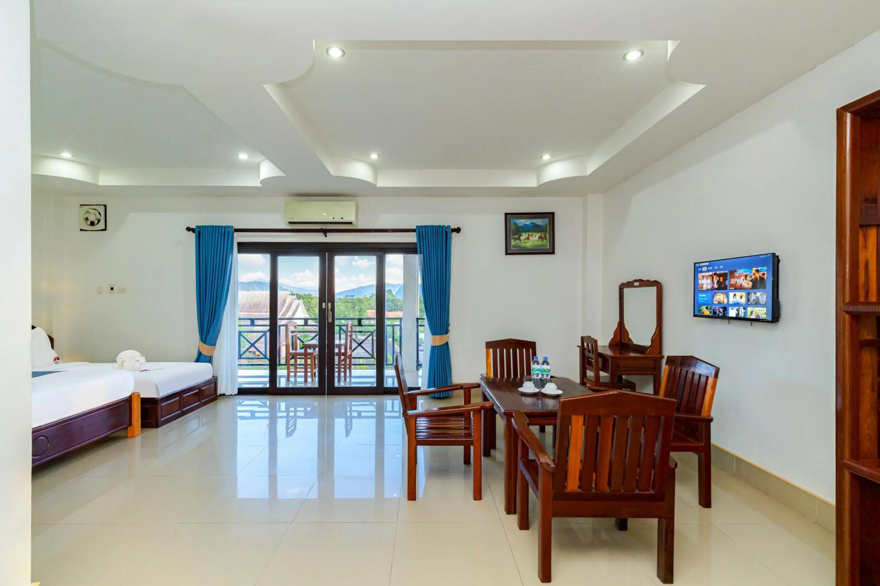 TV and multimedia, Bed in Lisha The Grand Riverside Hotel