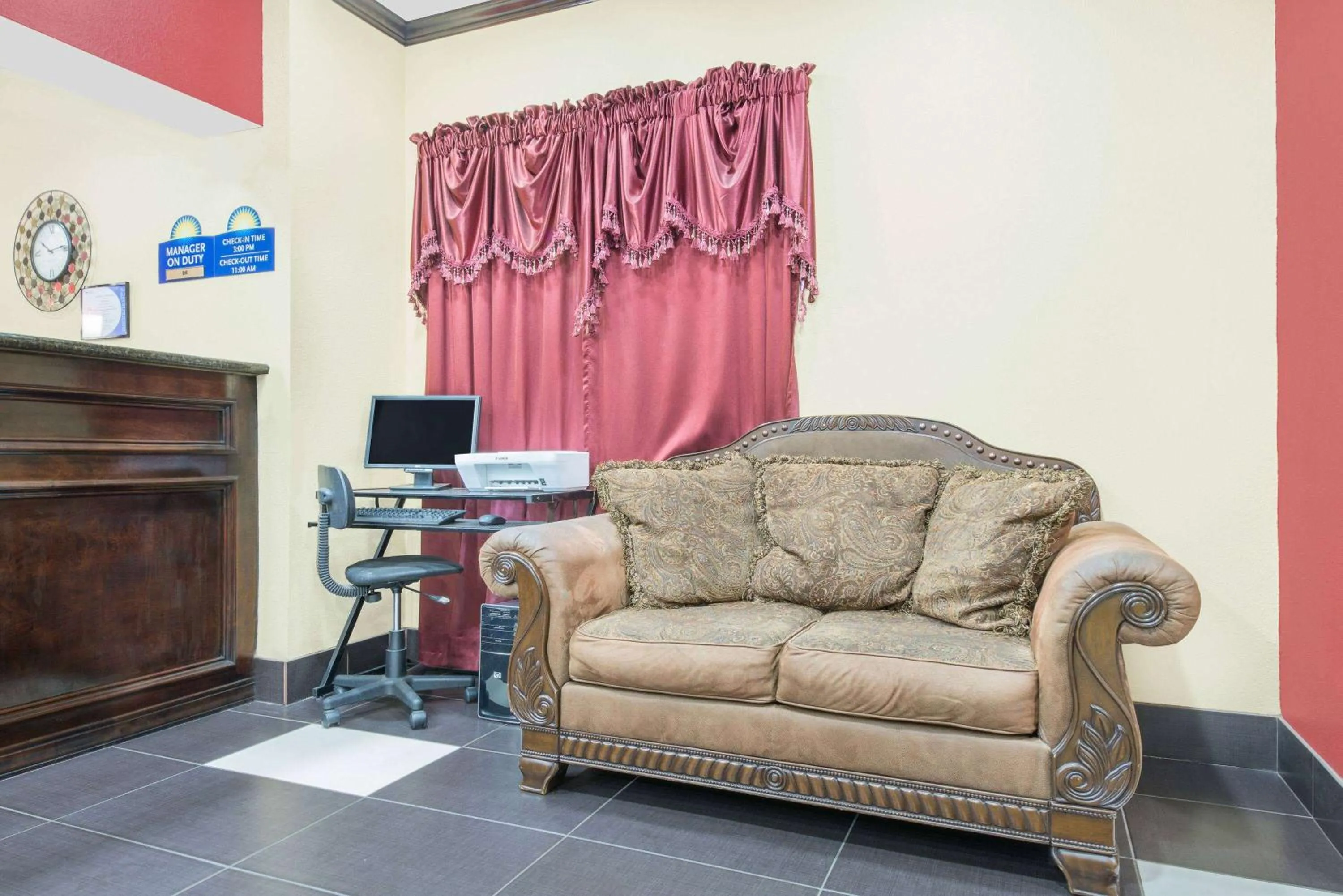 Lobby or reception in Days Inn & Suites by Wyndham Hutchinson