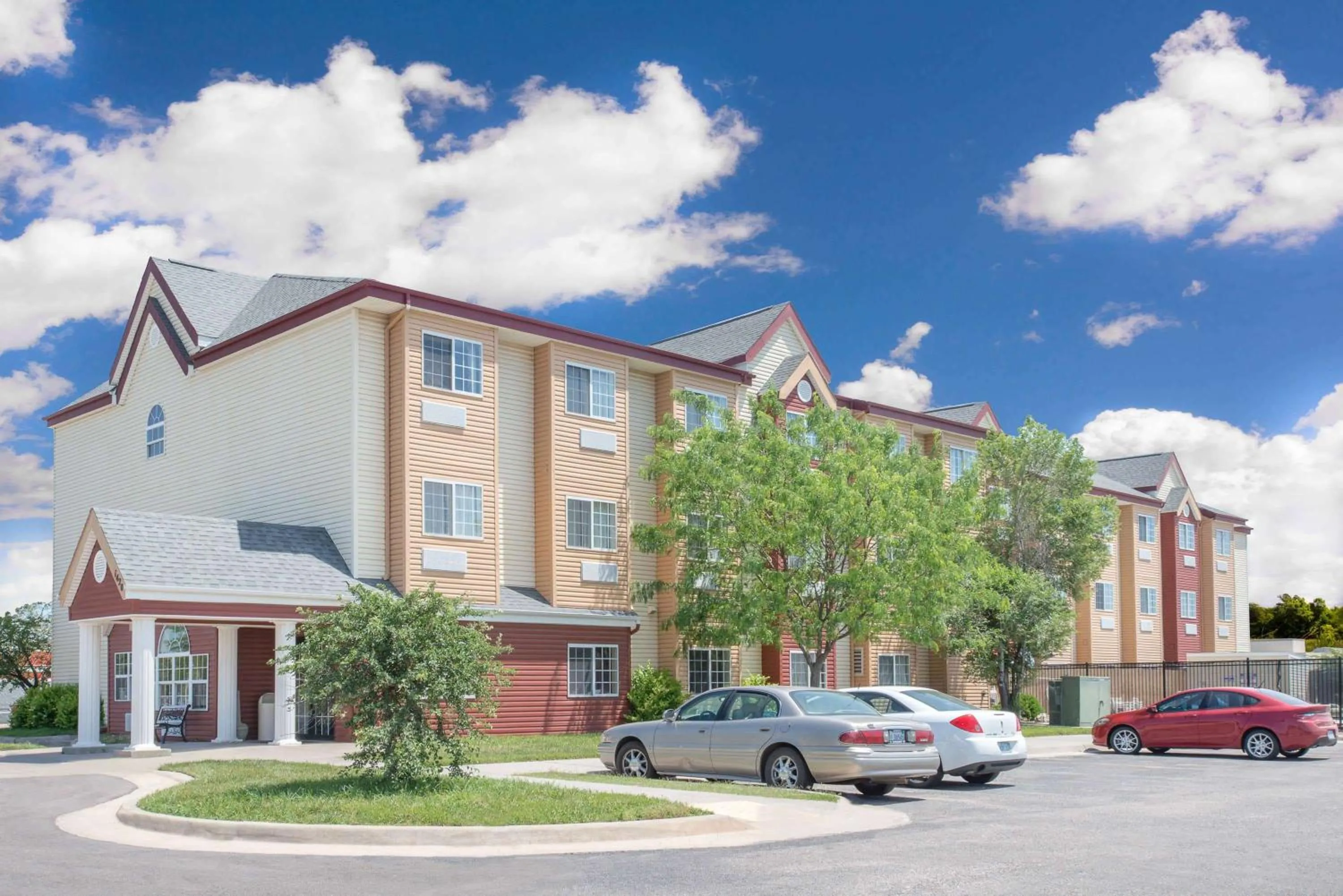 Property building in Days Inn & Suites by Wyndham Hutchinson