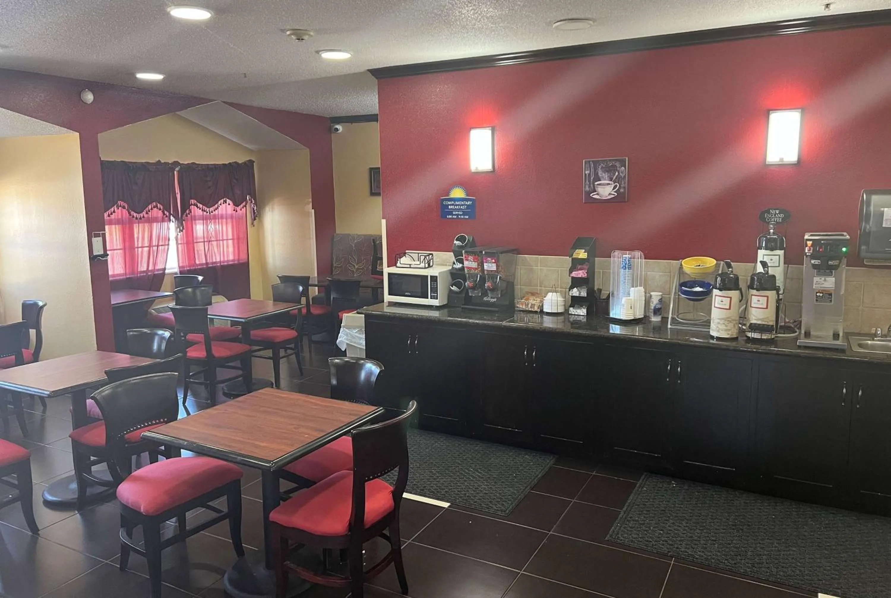 Property building in Days Inn & Suites by Wyndham Hutchinson