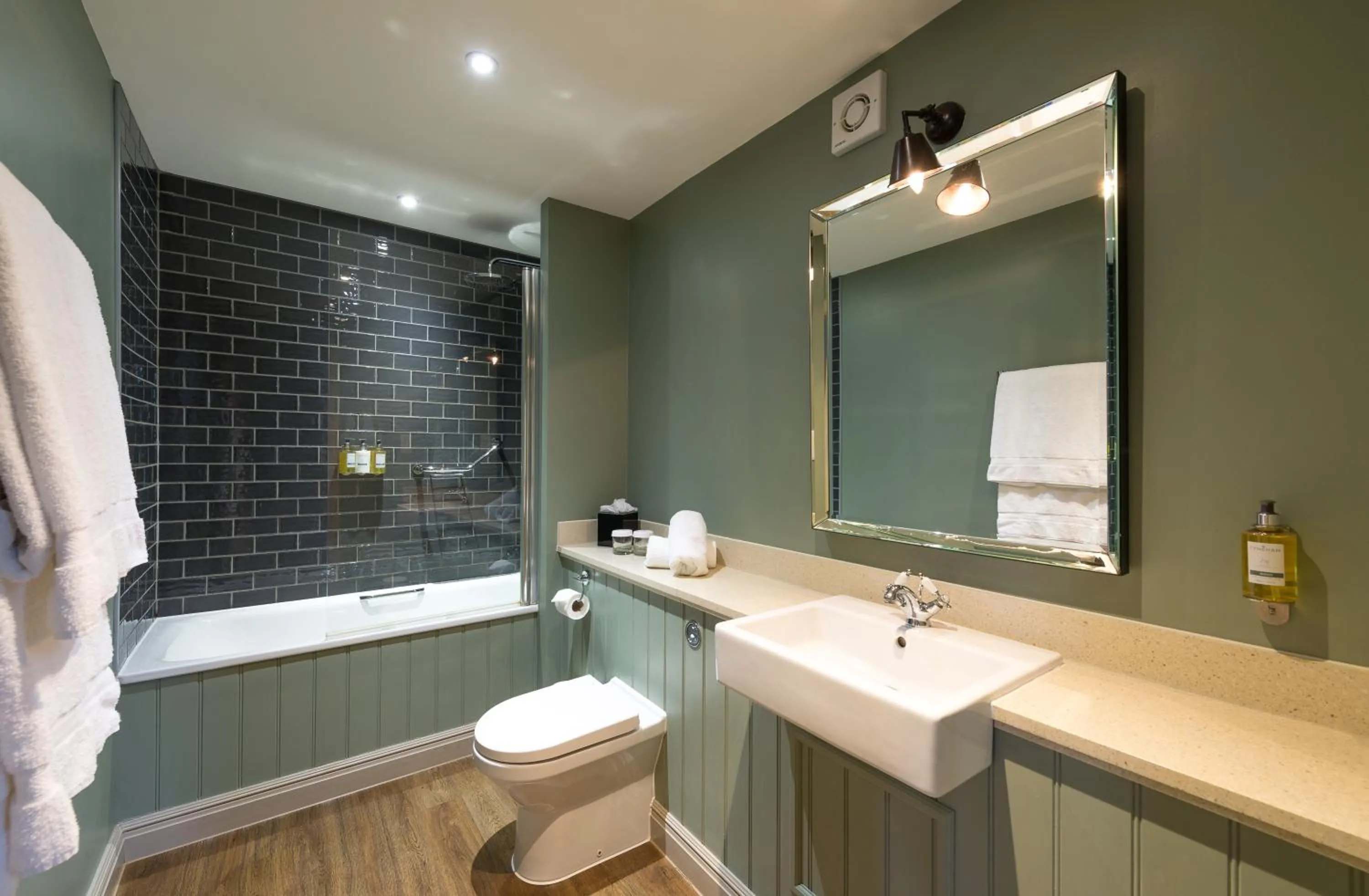 Bathroom in The Crown Manor House Hotel