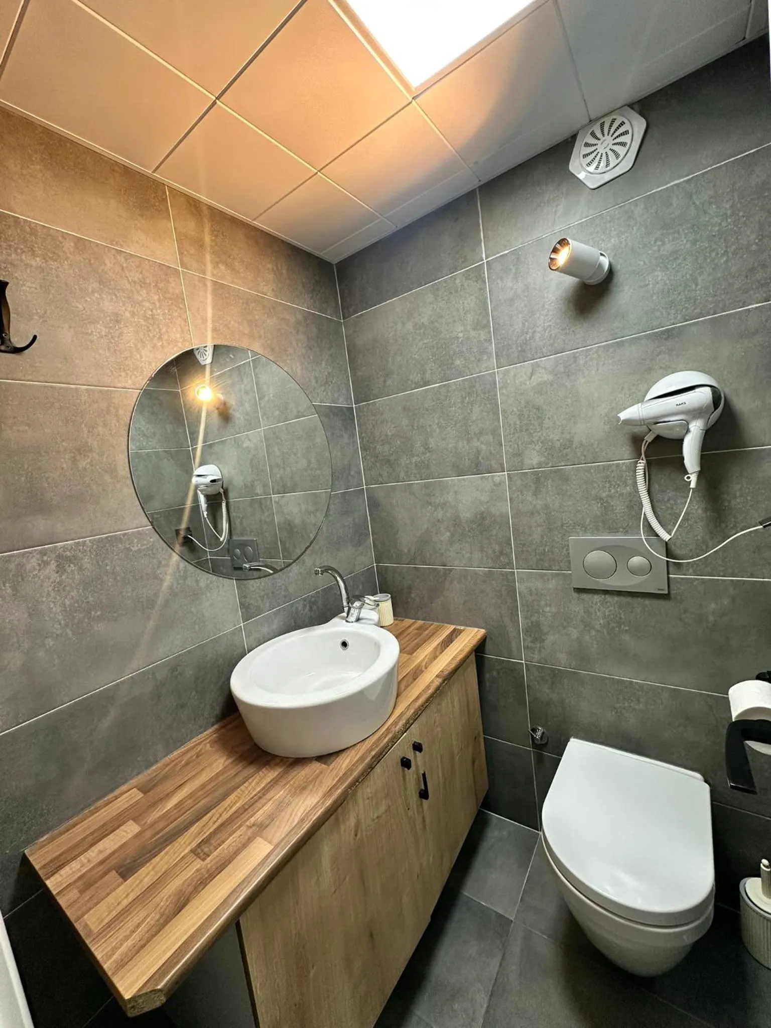 Shower in Wolf Suites