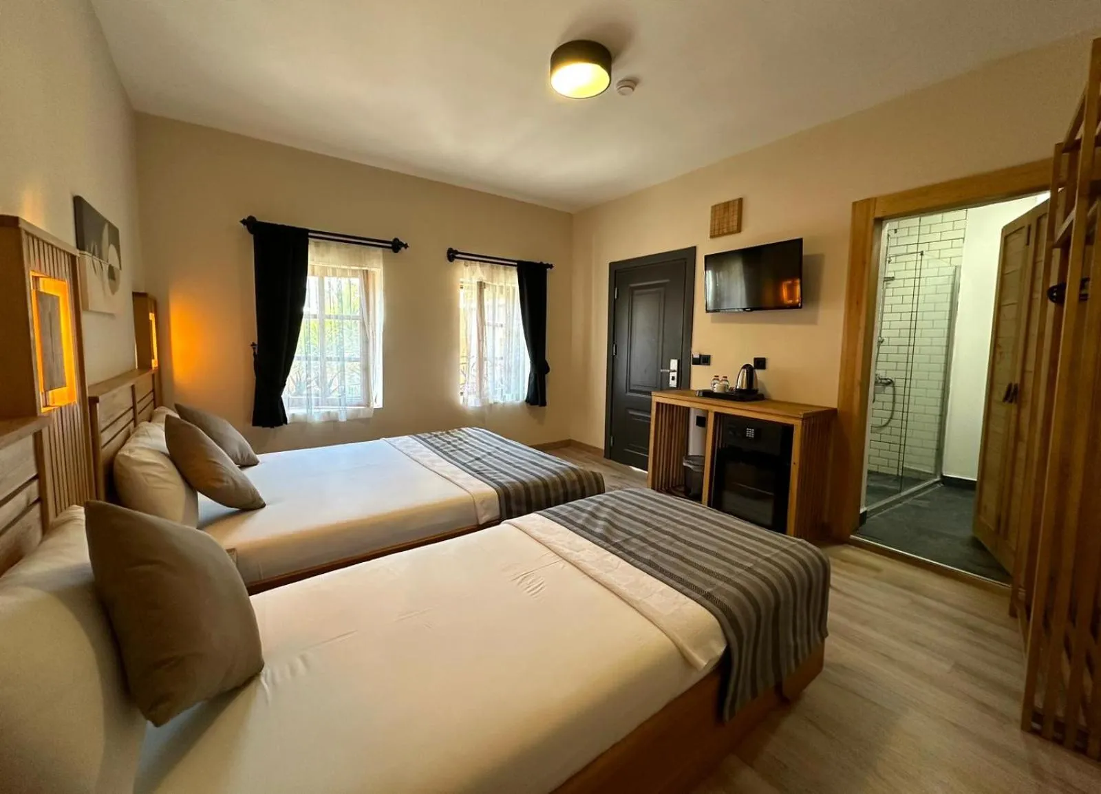 Photo of the whole room, Bed in Bodrum Konağı