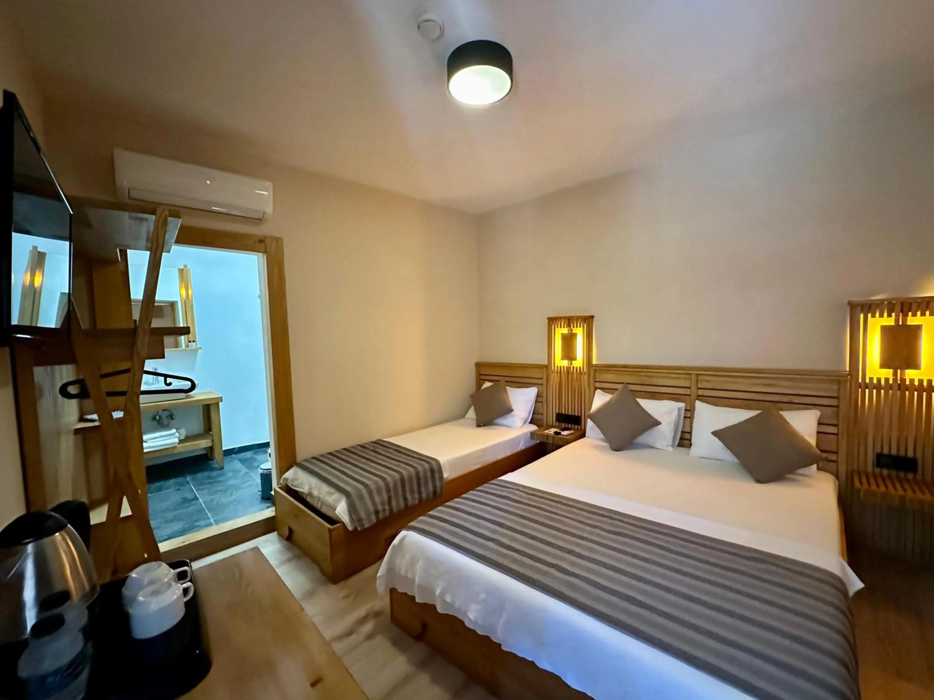 Photo of the whole room, Bed in Bodrum Konağı