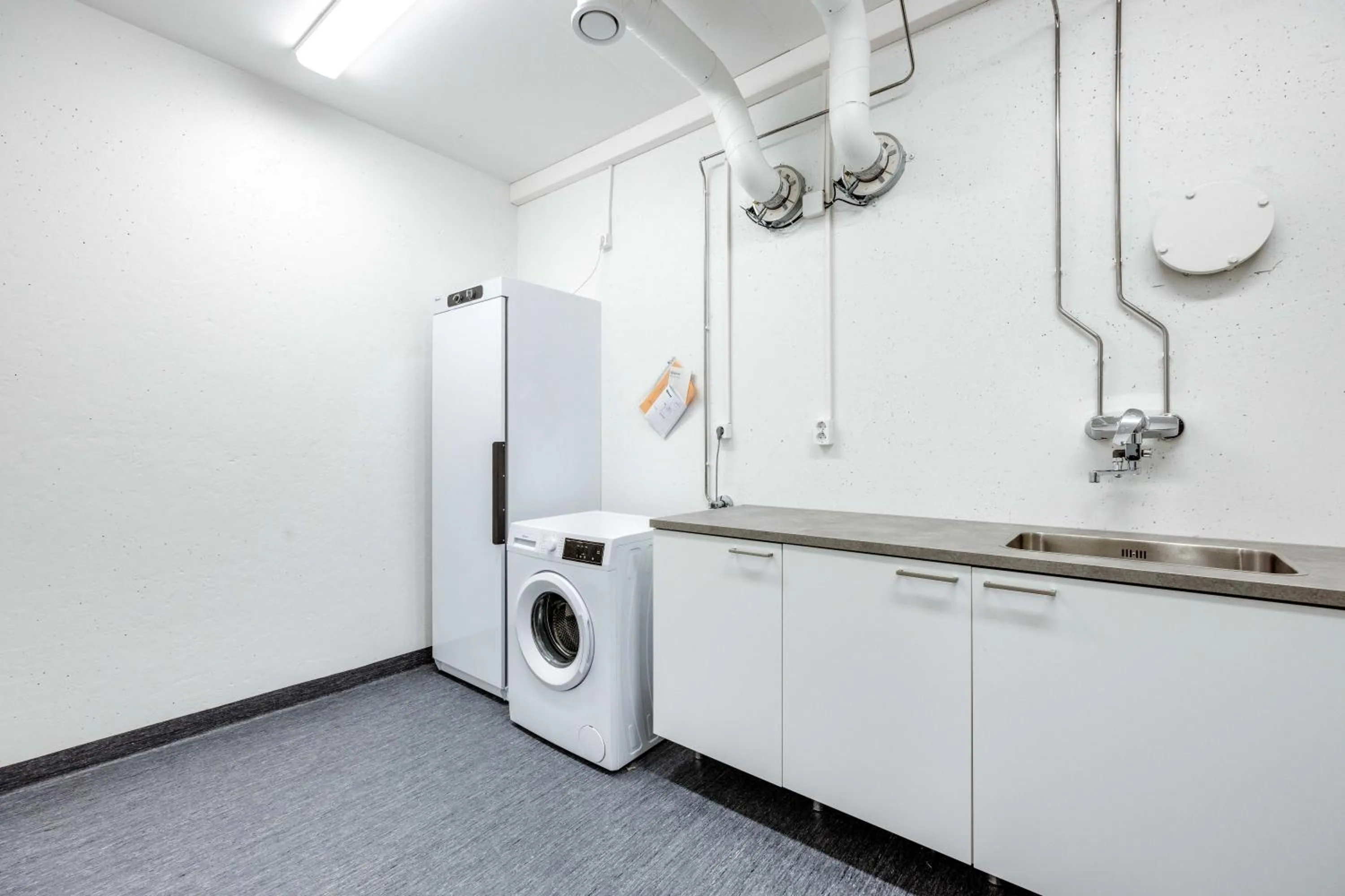 washing machine in Kalajoen Marina Studio huoneisto