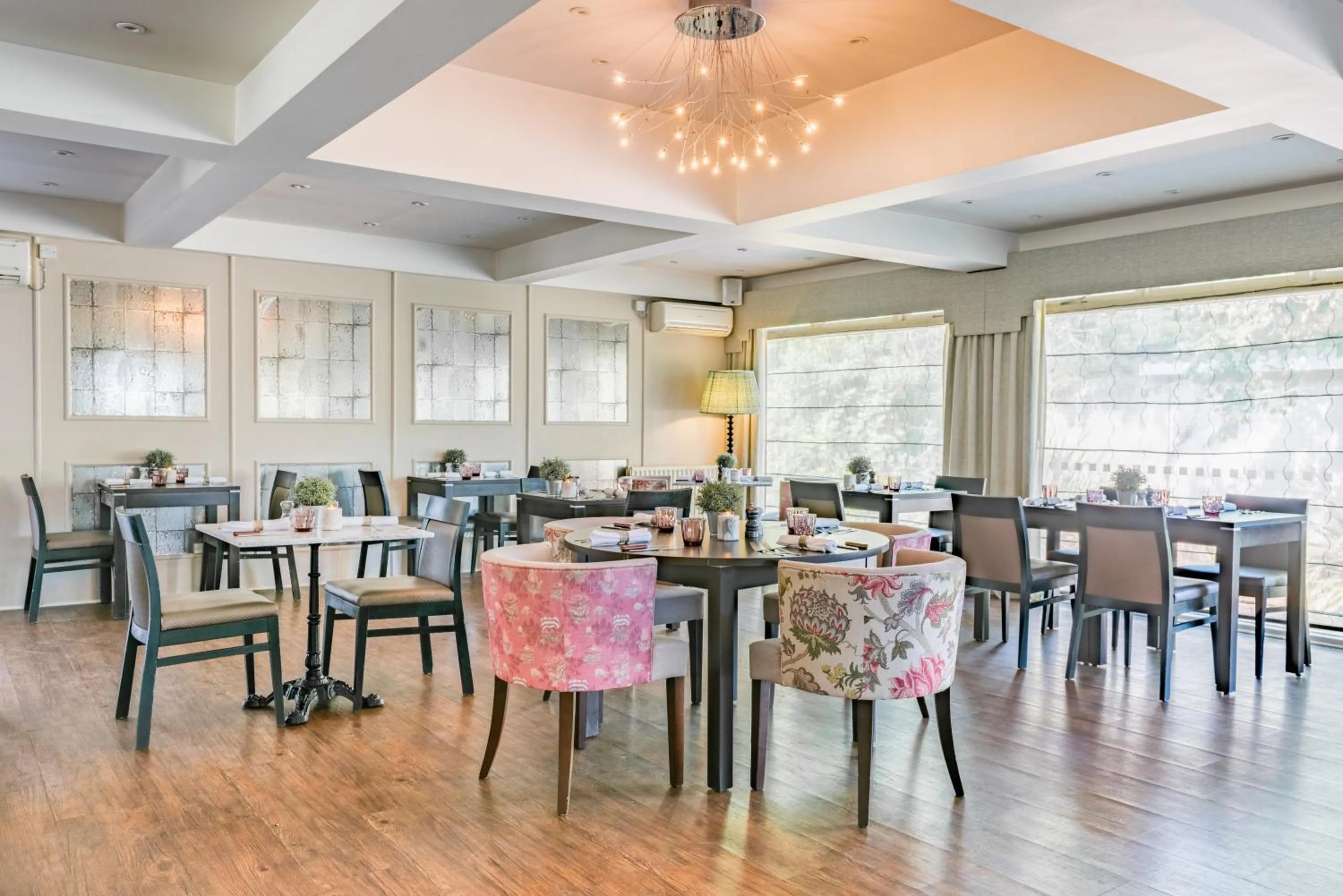 Restaurant/places to eat in Forest Lodge Hotel