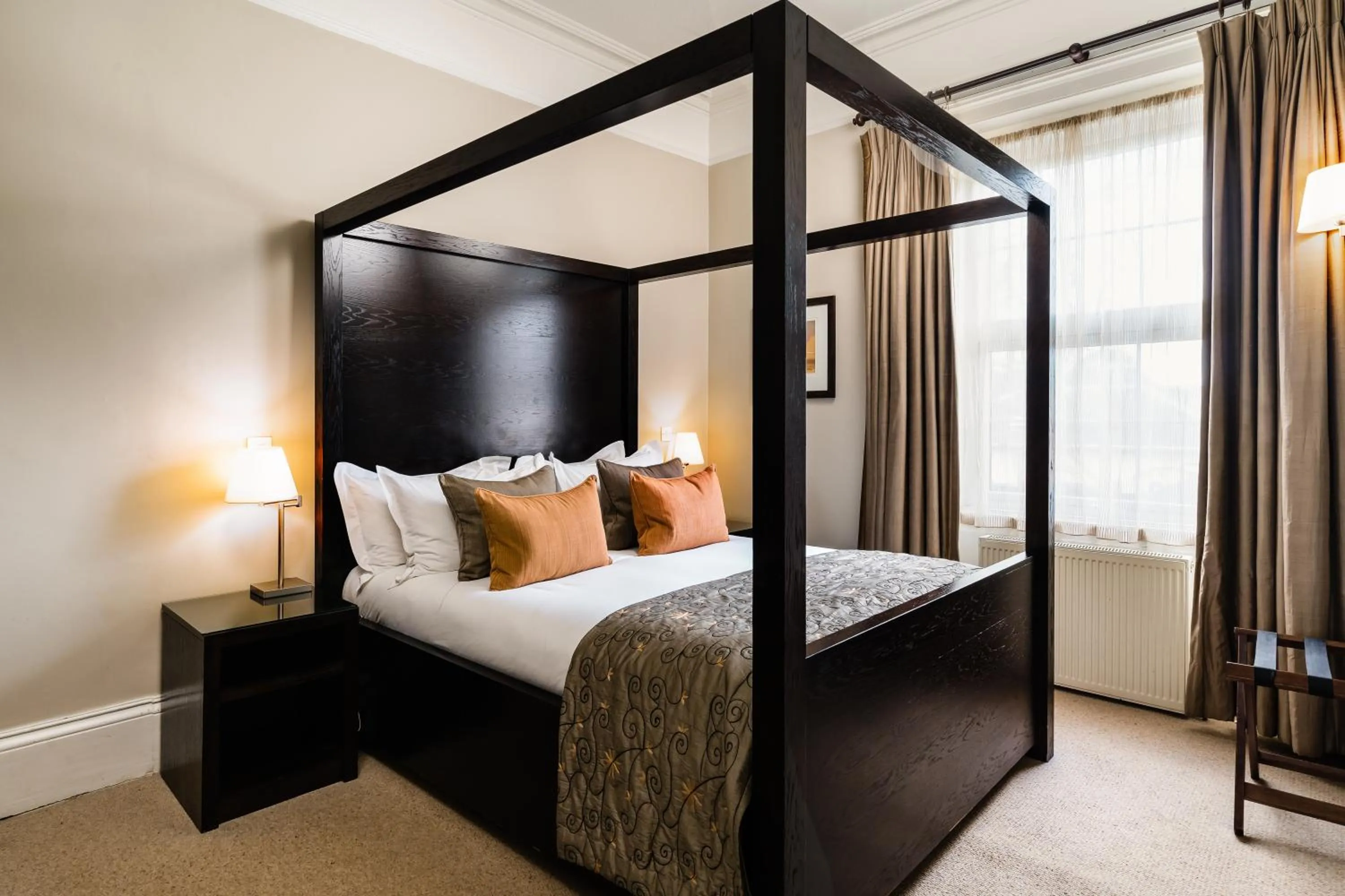 Bedroom, Bed in Forest Lodge Hotel