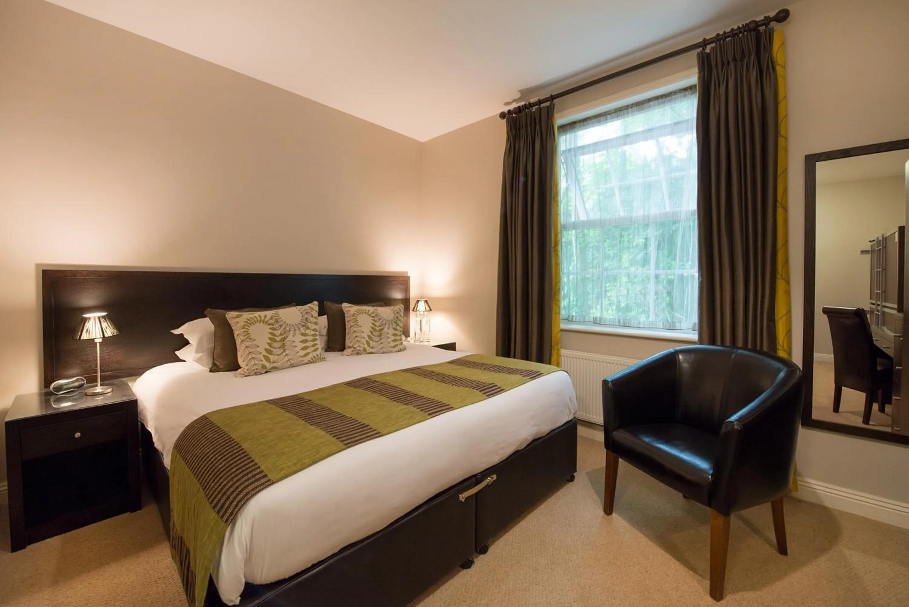 Bedroom, Bed in Forest Lodge Hotel