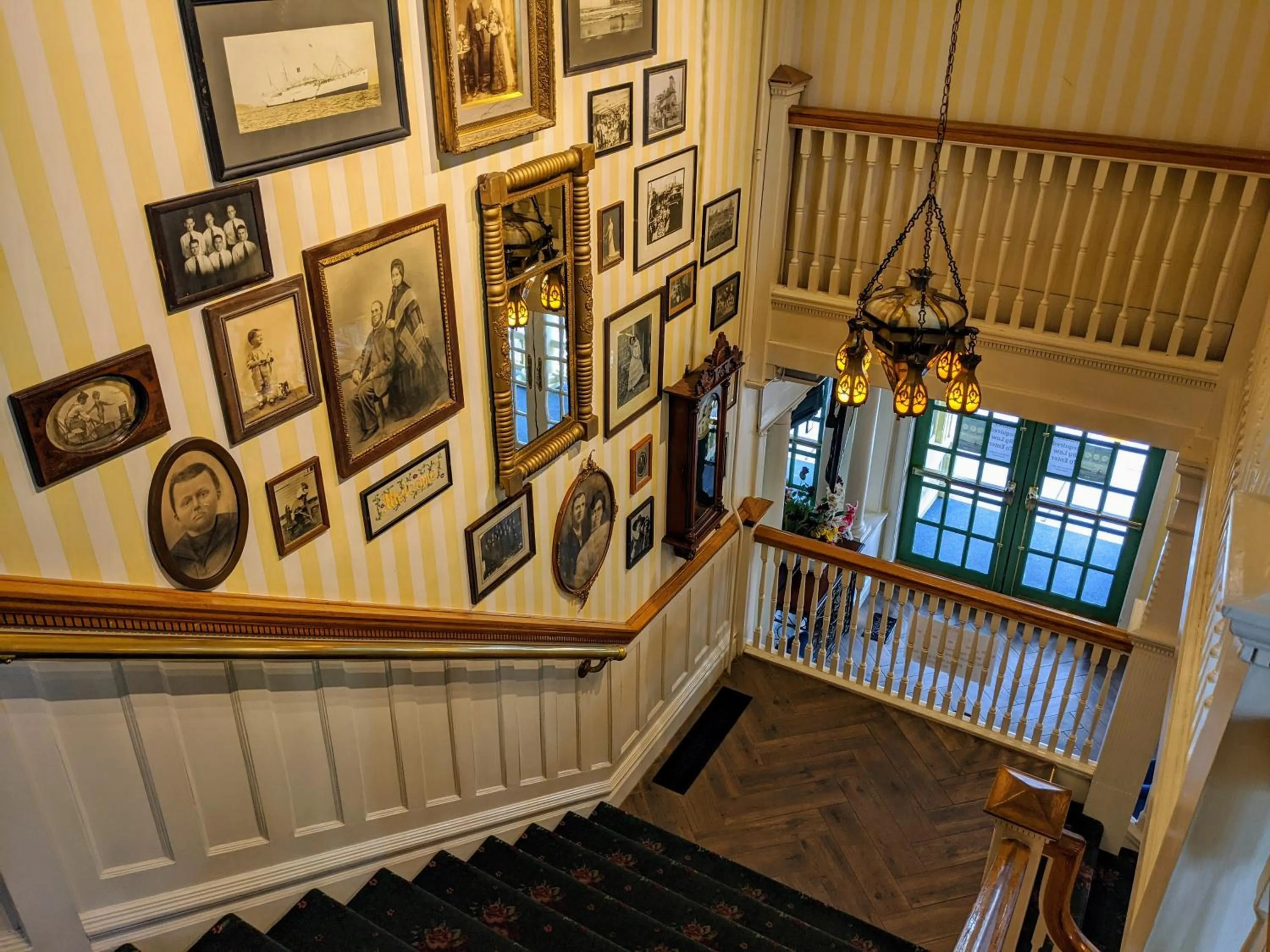 Facade/entrance in Murray Hotel