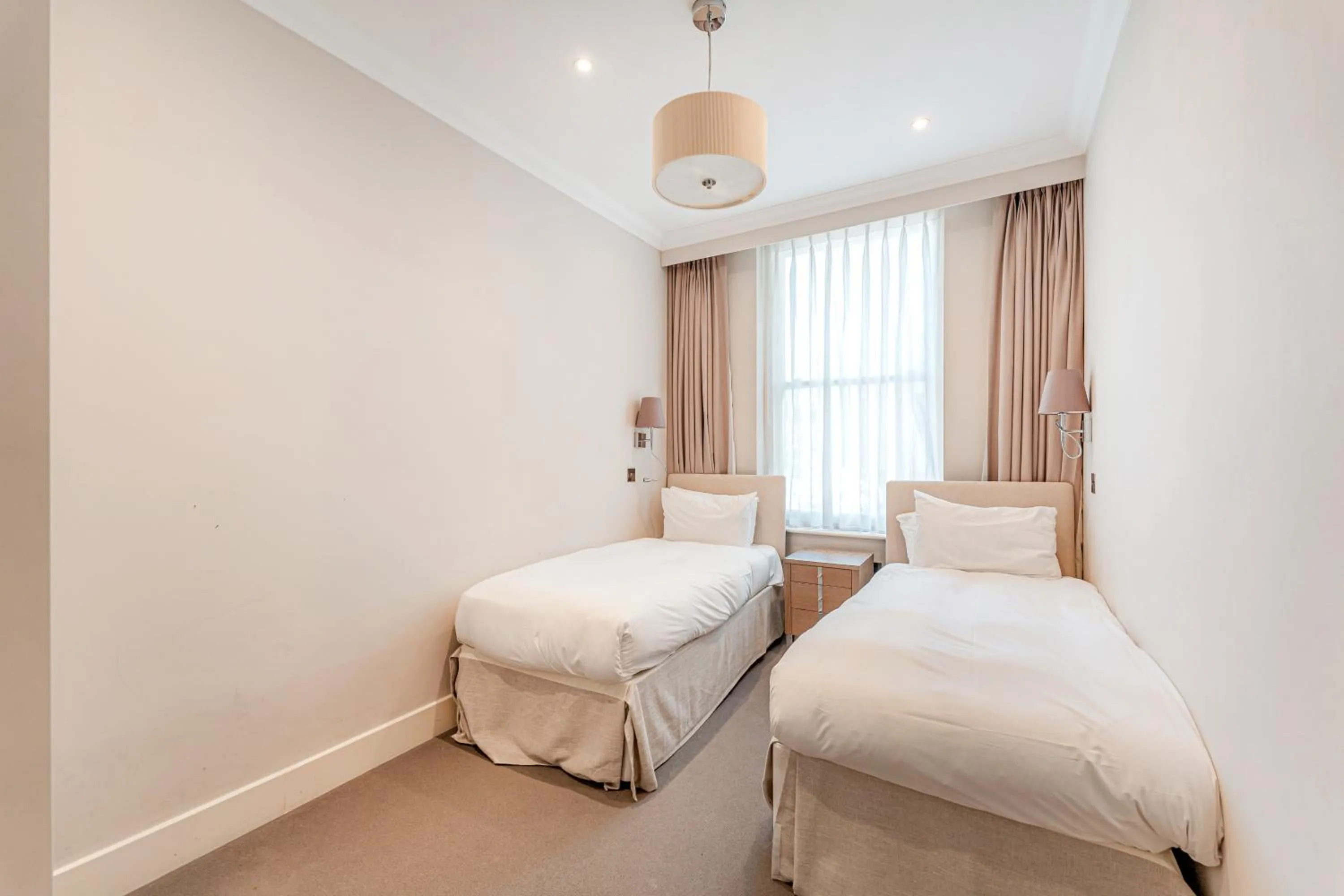 Bedroom, Bed in Ashburn Court Apartments