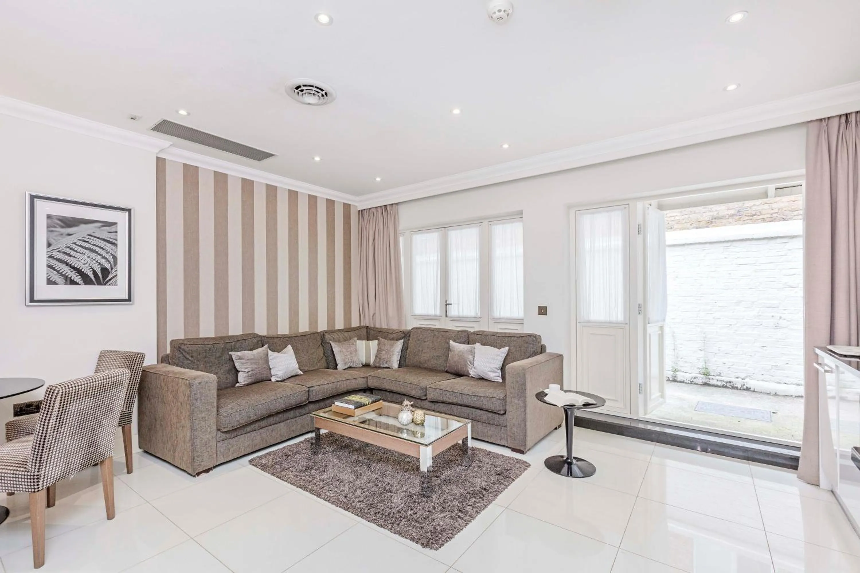Living room in Ashburn Court Apartments