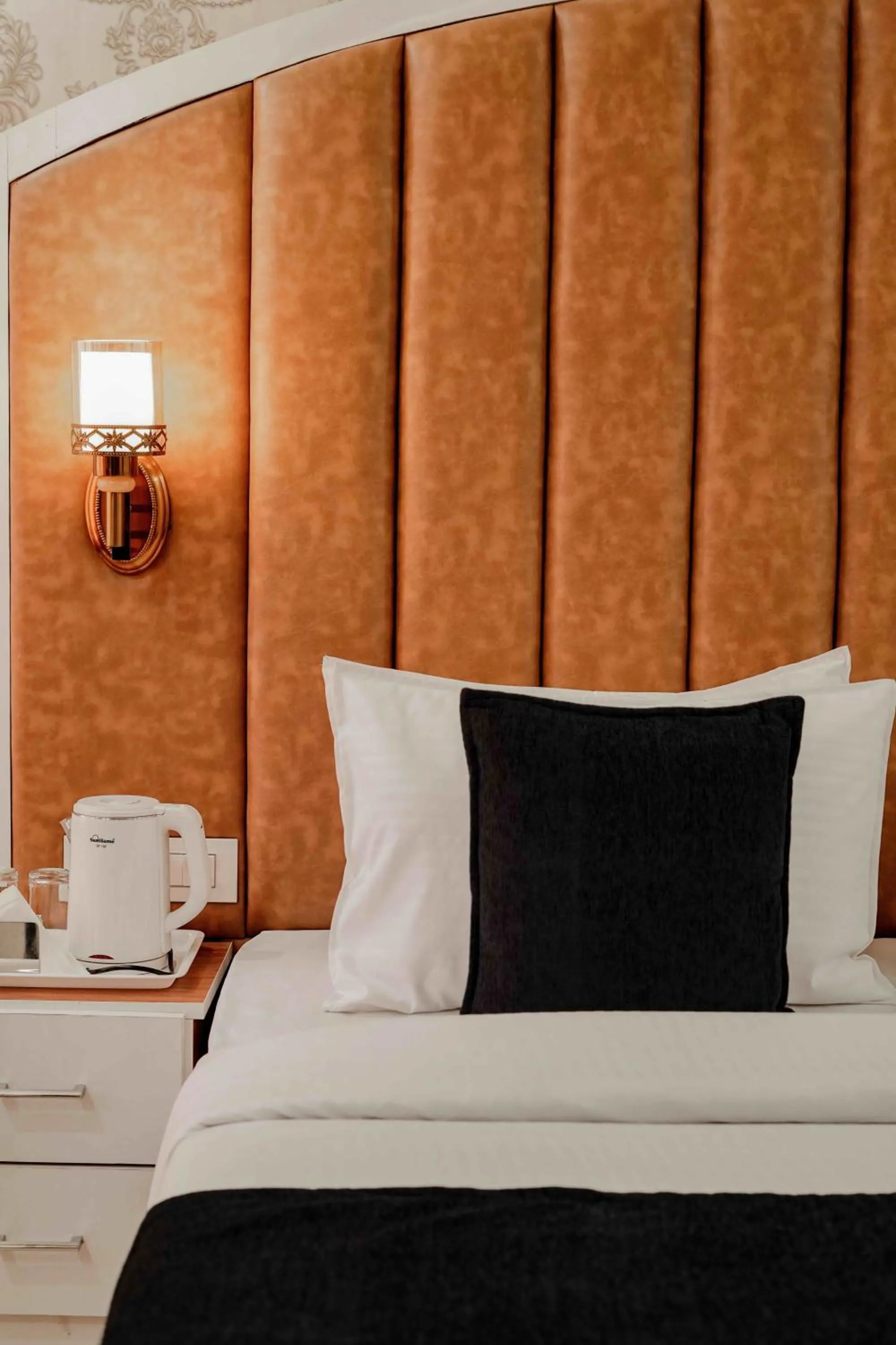 Coffee/tea facilities, Bed in Hotel Paras Chandigarh Zirakpur