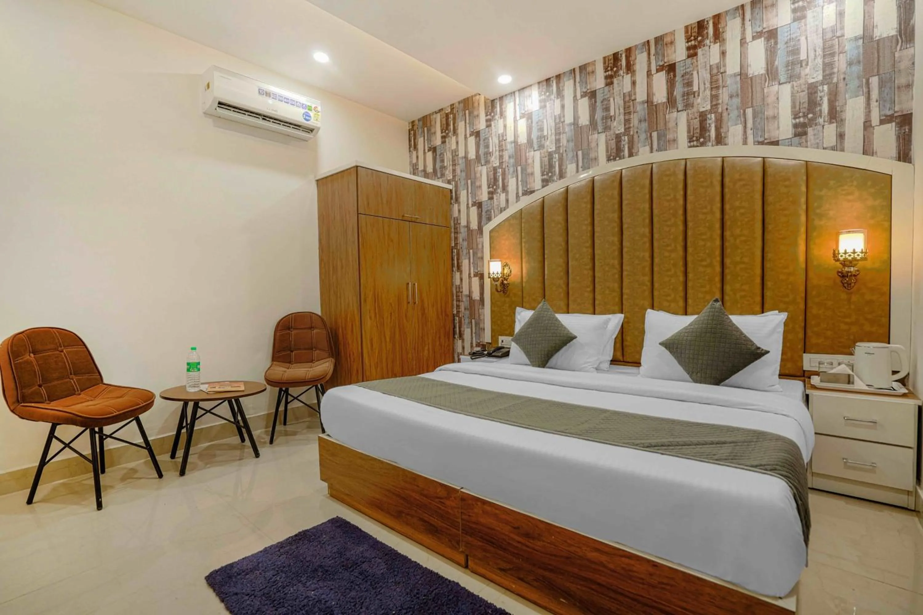 Photo of the whole room, Bed in Hotel Paras Chandigarh Zirakpur