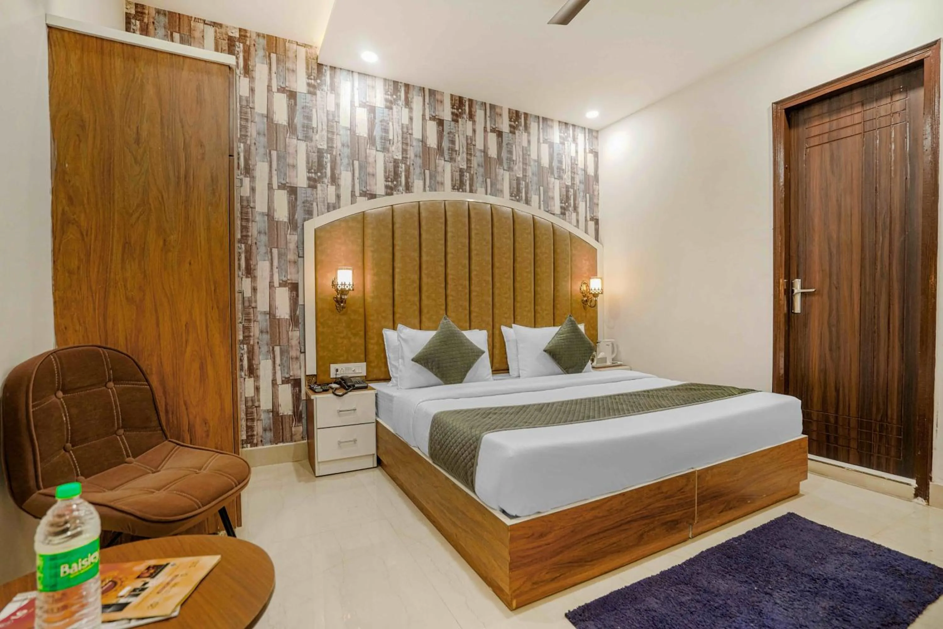 Photo of the whole room, Bed in Hotel Paras Chandigarh Zirakpur