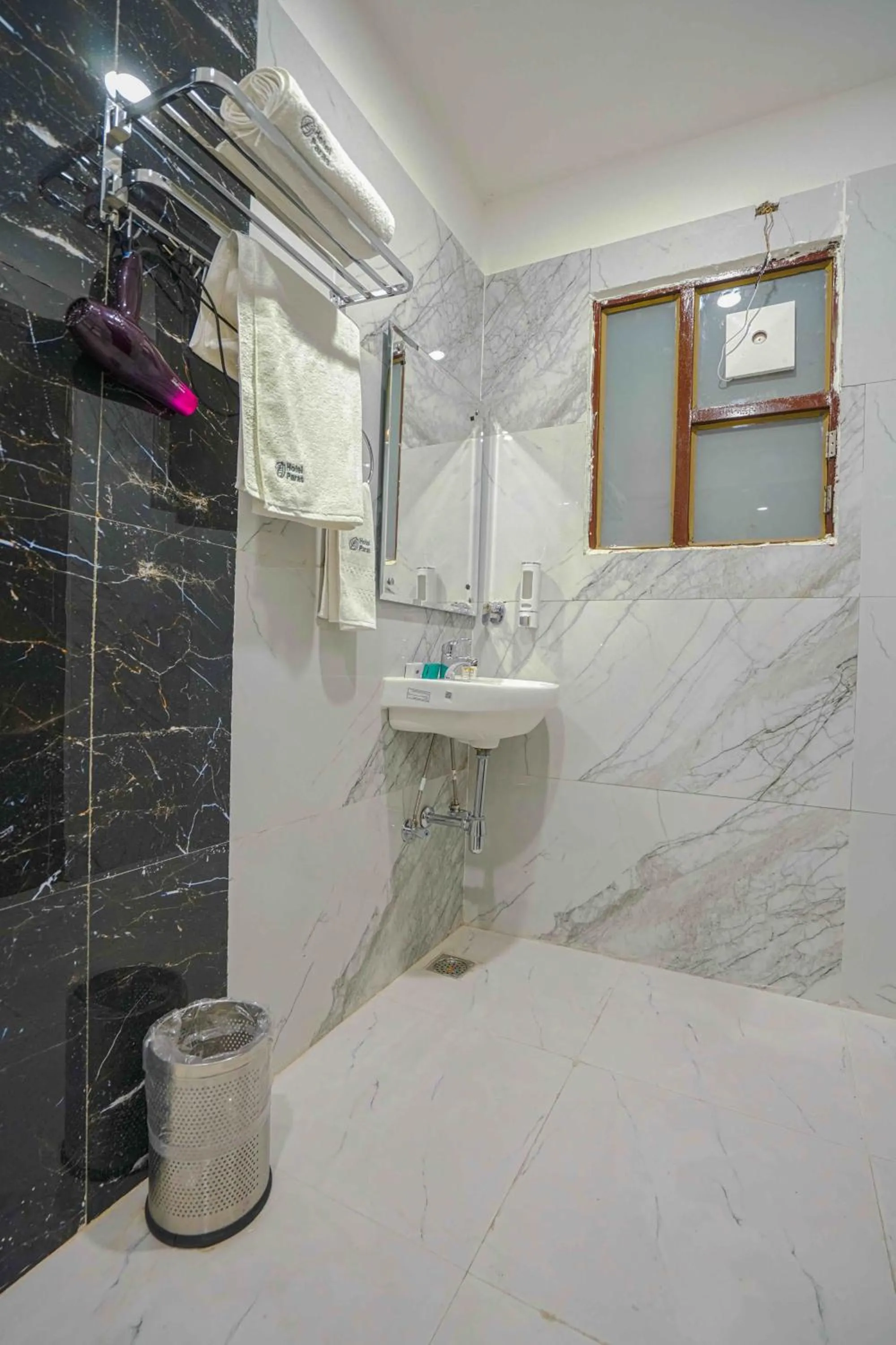 Bathroom in Hotel Paras Chandigarh Zirakpur