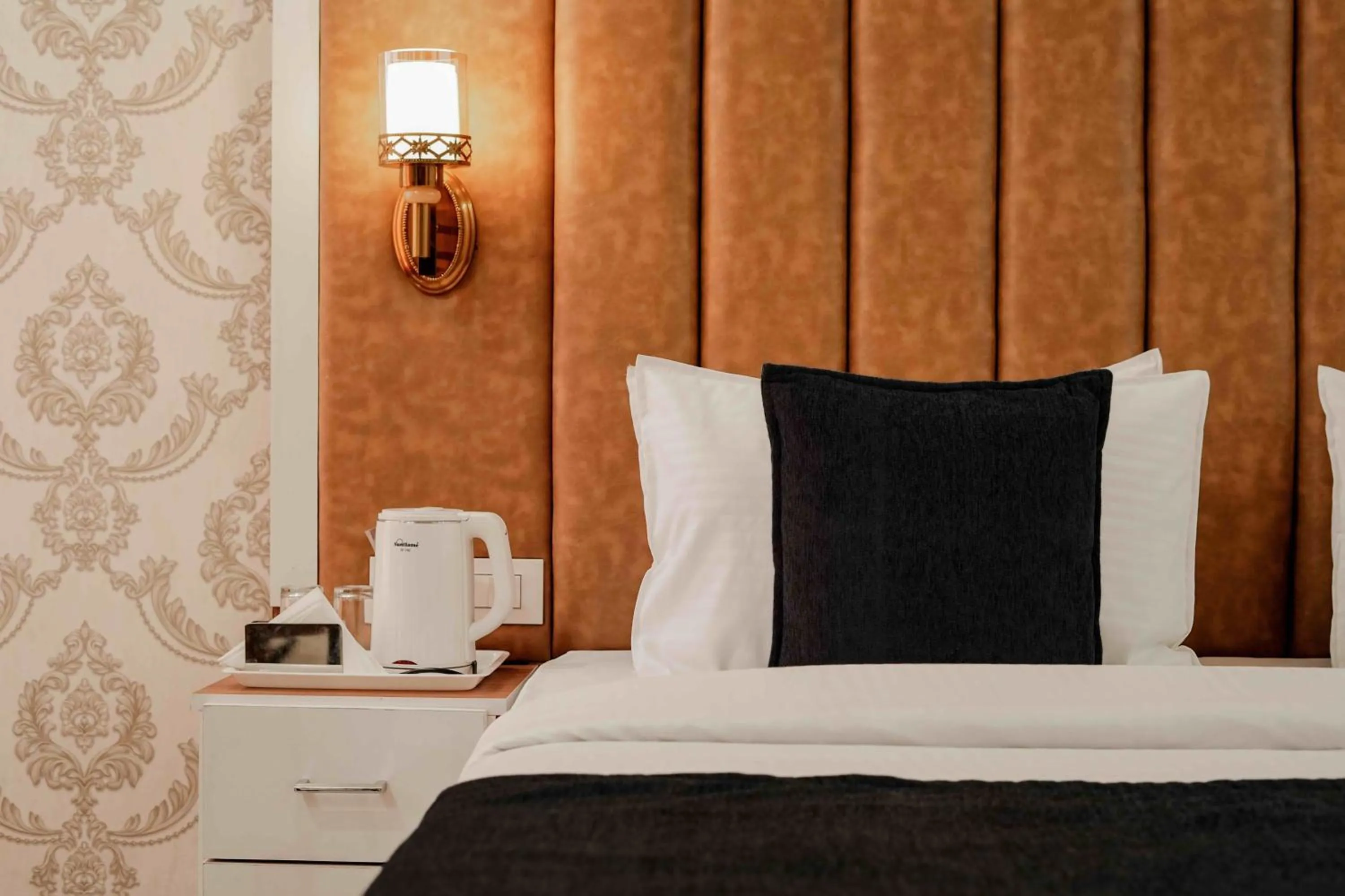 Coffee/tea facilities, Bed in Hotel Paras Chandigarh Zirakpur